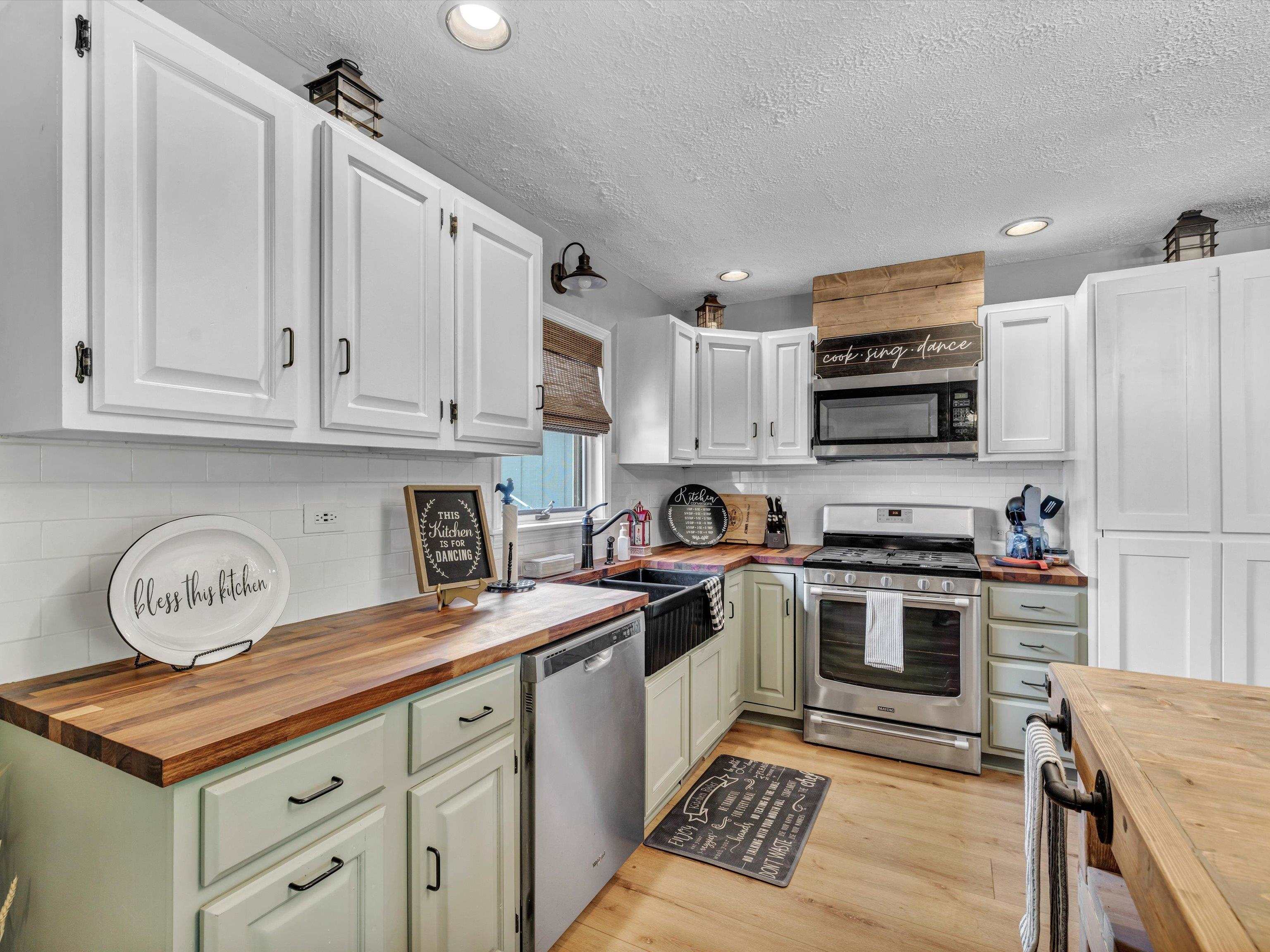 3450 Lakeview Drive, Owensboro, Kentucky 42303, 3 Bedrooms Bedrooms, ,3 BathroomsBathrooms,Single Family Residence,For Sale,Lakeview Drive,90139
