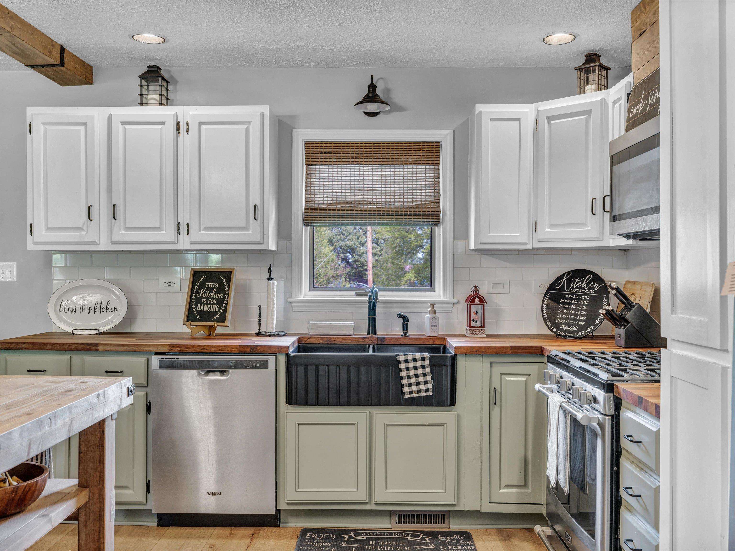 3450 Lakeview Drive, Owensboro, Kentucky 42303, 3 Bedrooms Bedrooms, ,3 BathroomsBathrooms,Single Family Residence,For Sale,Lakeview Drive,90139