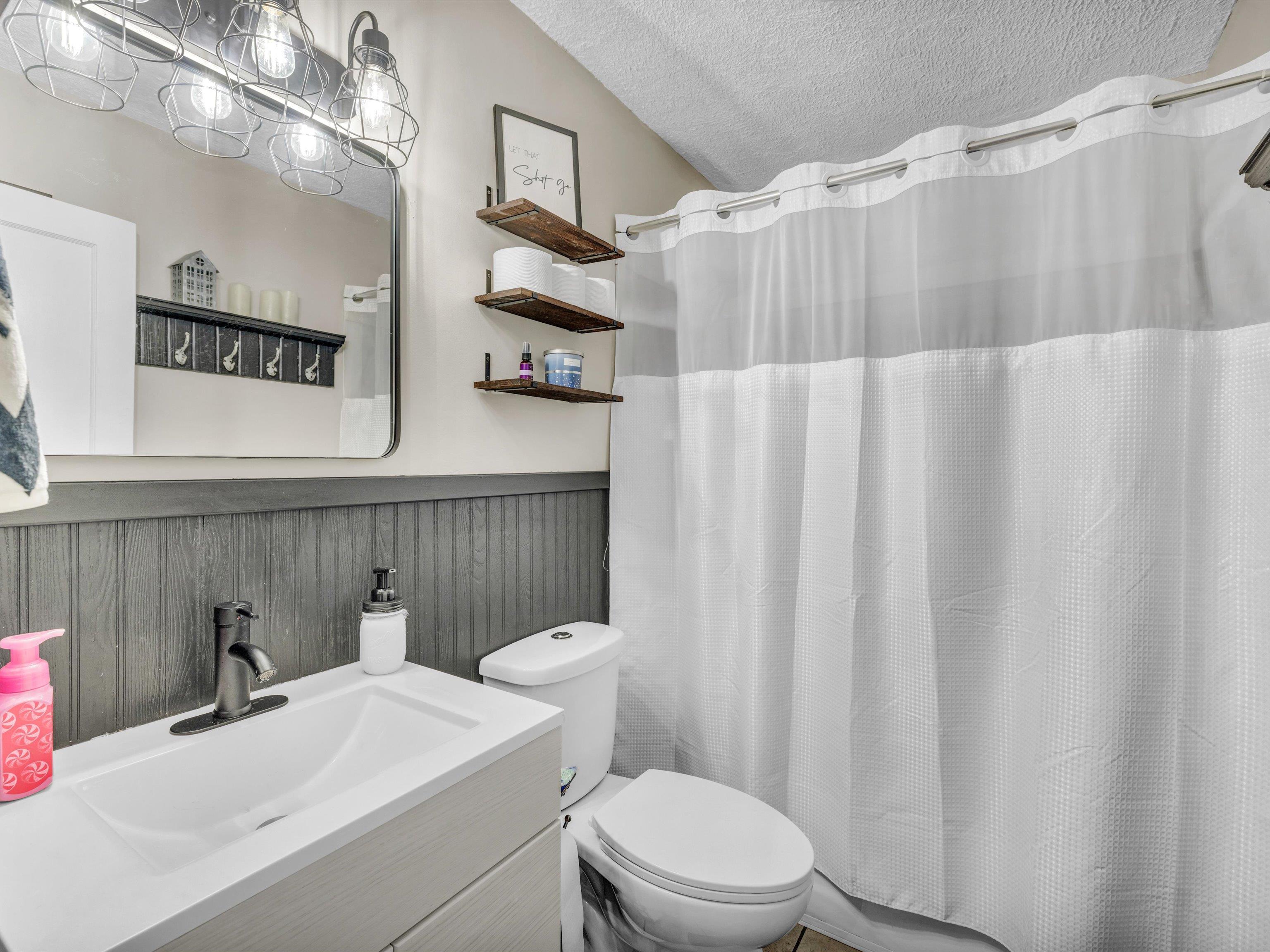 3450 Lakeview Drive, Owensboro, Kentucky 42303, 3 Bedrooms Bedrooms, ,3 BathroomsBathrooms,Single Family Residence,For Sale,Lakeview Drive,90139