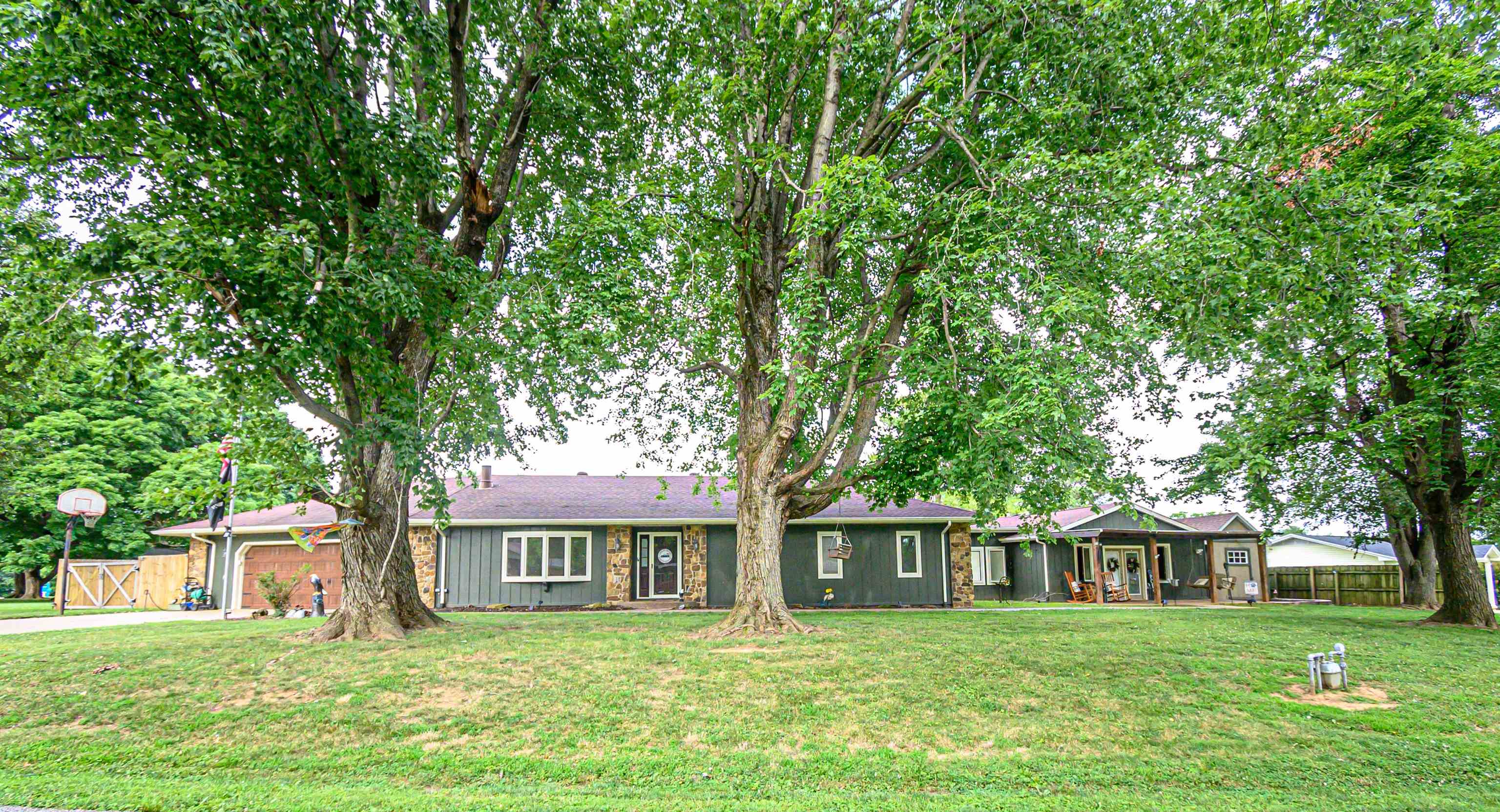 3450 Lakeview Drive, Owensboro, Kentucky 42303, 3 Bedrooms Bedrooms, ,3 BathroomsBathrooms,Single Family Residence,For Sale,Lakeview Drive,90139