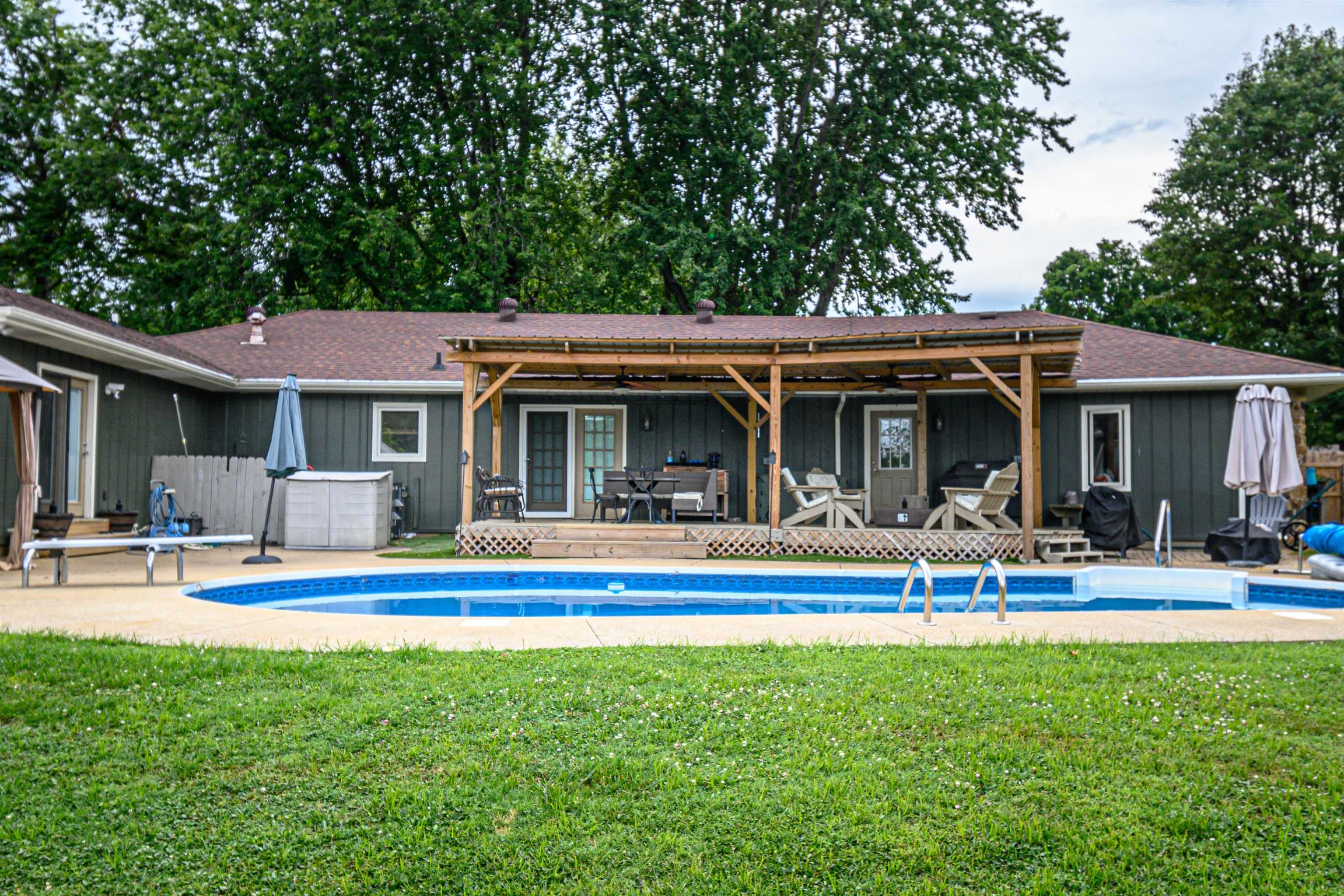 3450 Lakeview Drive, Owensboro, Kentucky 42303, 3 Bedrooms Bedrooms, ,3 BathroomsBathrooms,Single Family Residence,For Sale,Lakeview Drive,90139