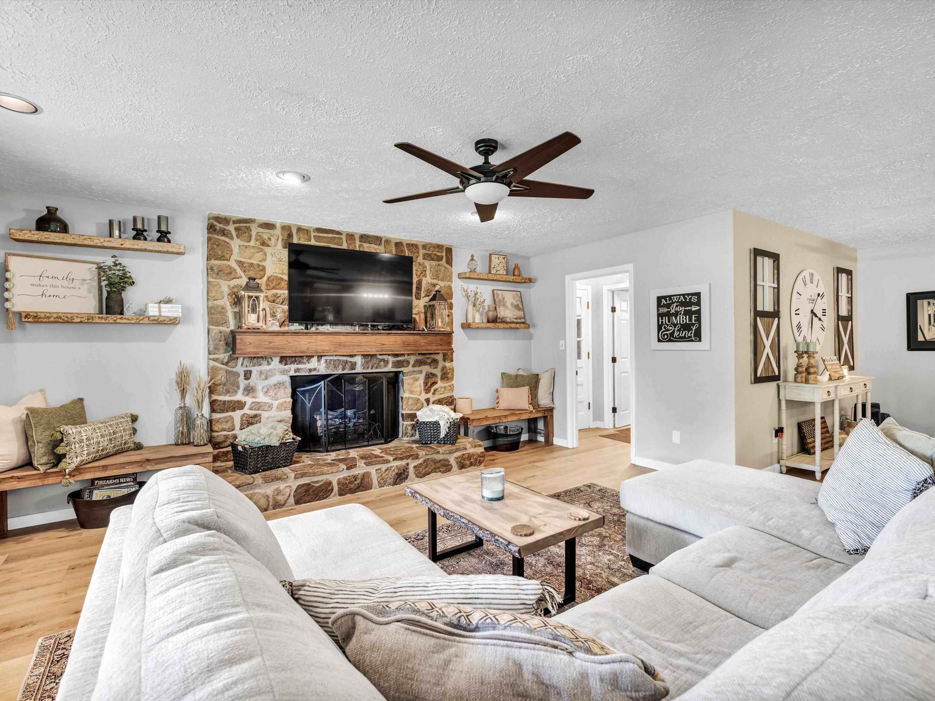 3450 Lakeview Drive, Owensboro, Kentucky 42303, 3 Bedrooms Bedrooms, ,3 BathroomsBathrooms,Single Family Residence,For Sale,Lakeview Drive,90139
