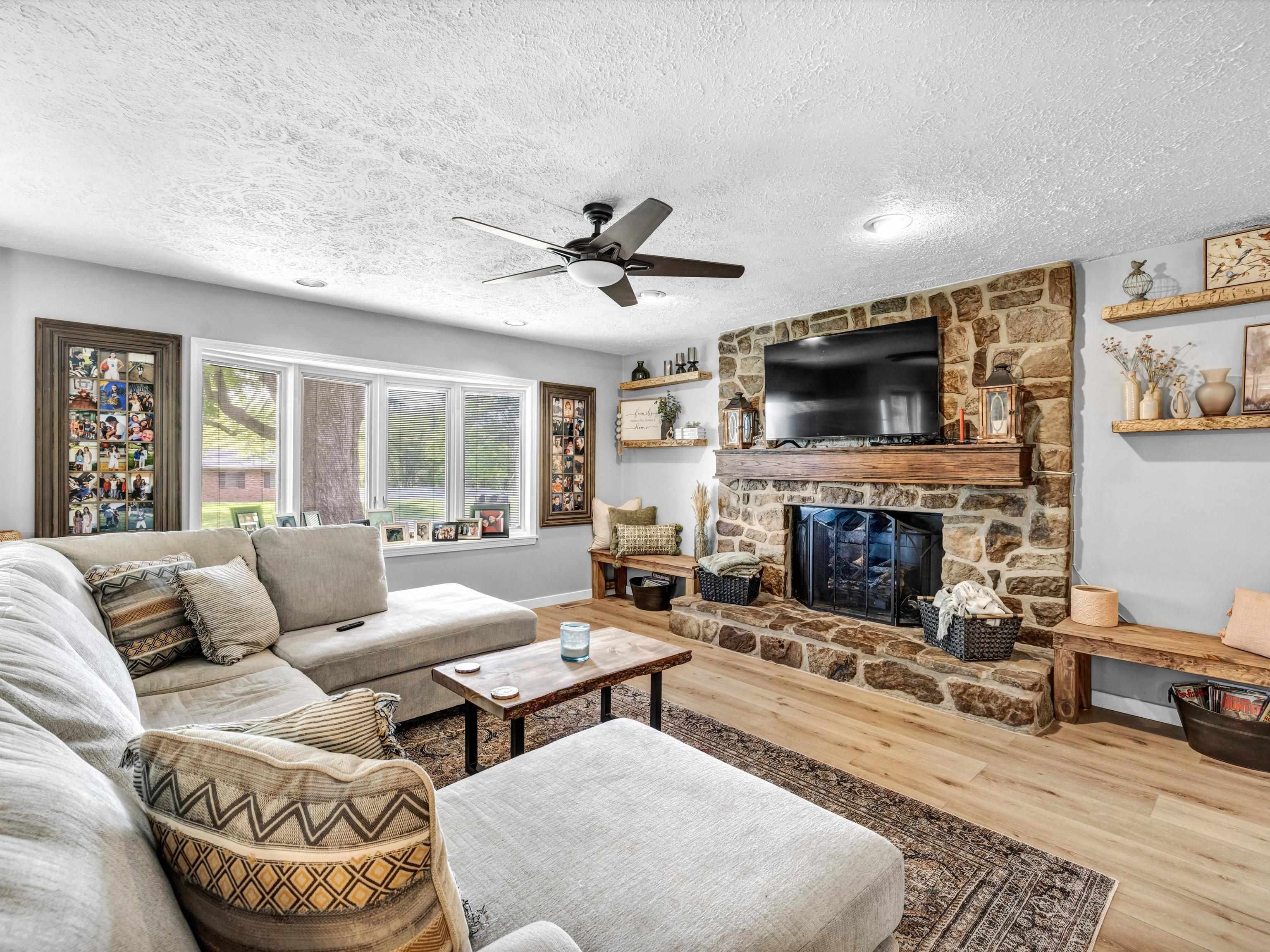 3450 Lakeview Drive, Owensboro, Kentucky 42303, 3 Bedrooms Bedrooms, ,3 BathroomsBathrooms,Single Family Residence,For Sale,Lakeview Drive,90139
