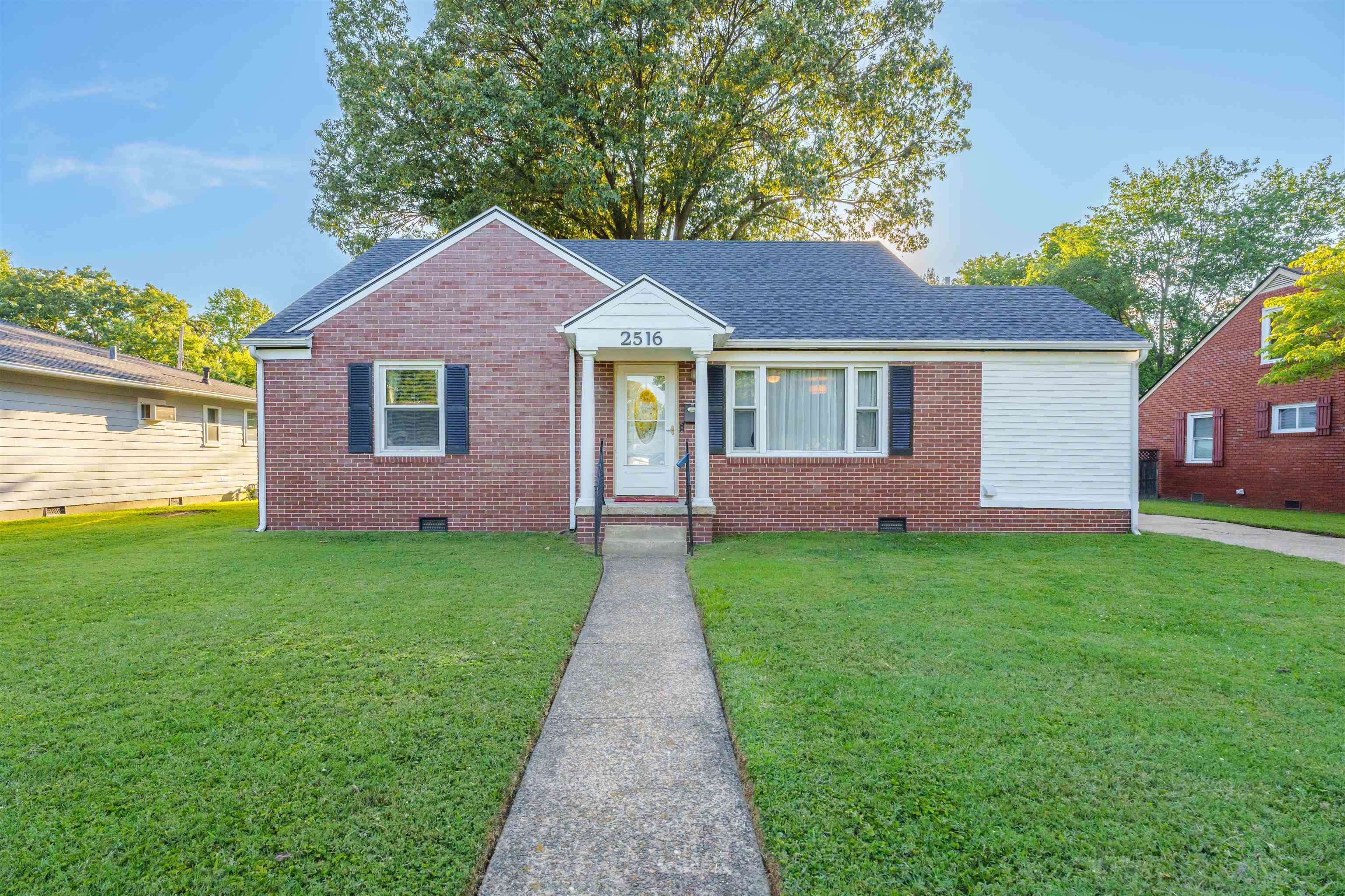 2516 Iroquois Drive, Owensboro, Kentucky 42301, 4 Bedrooms Bedrooms, ,1 BathroomBathrooms,Single Family Residence,For Sale,Iroquois Drive,90147