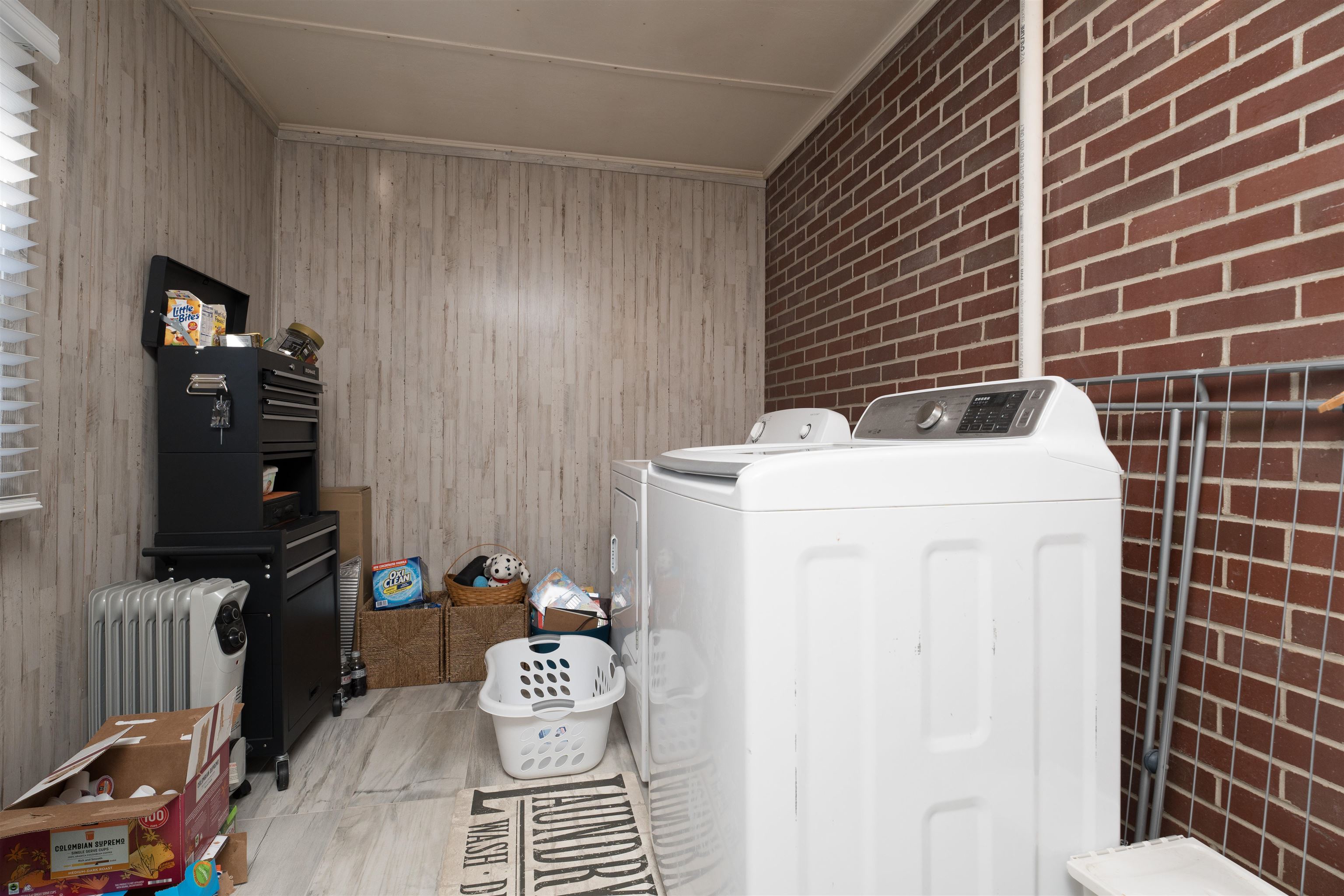 2516 Iroquois Drive, Owensboro, Kentucky 42301, 4 Bedrooms Bedrooms, ,1 BathroomBathrooms,Single Family Residence,For Sale,Iroquois Drive,90147