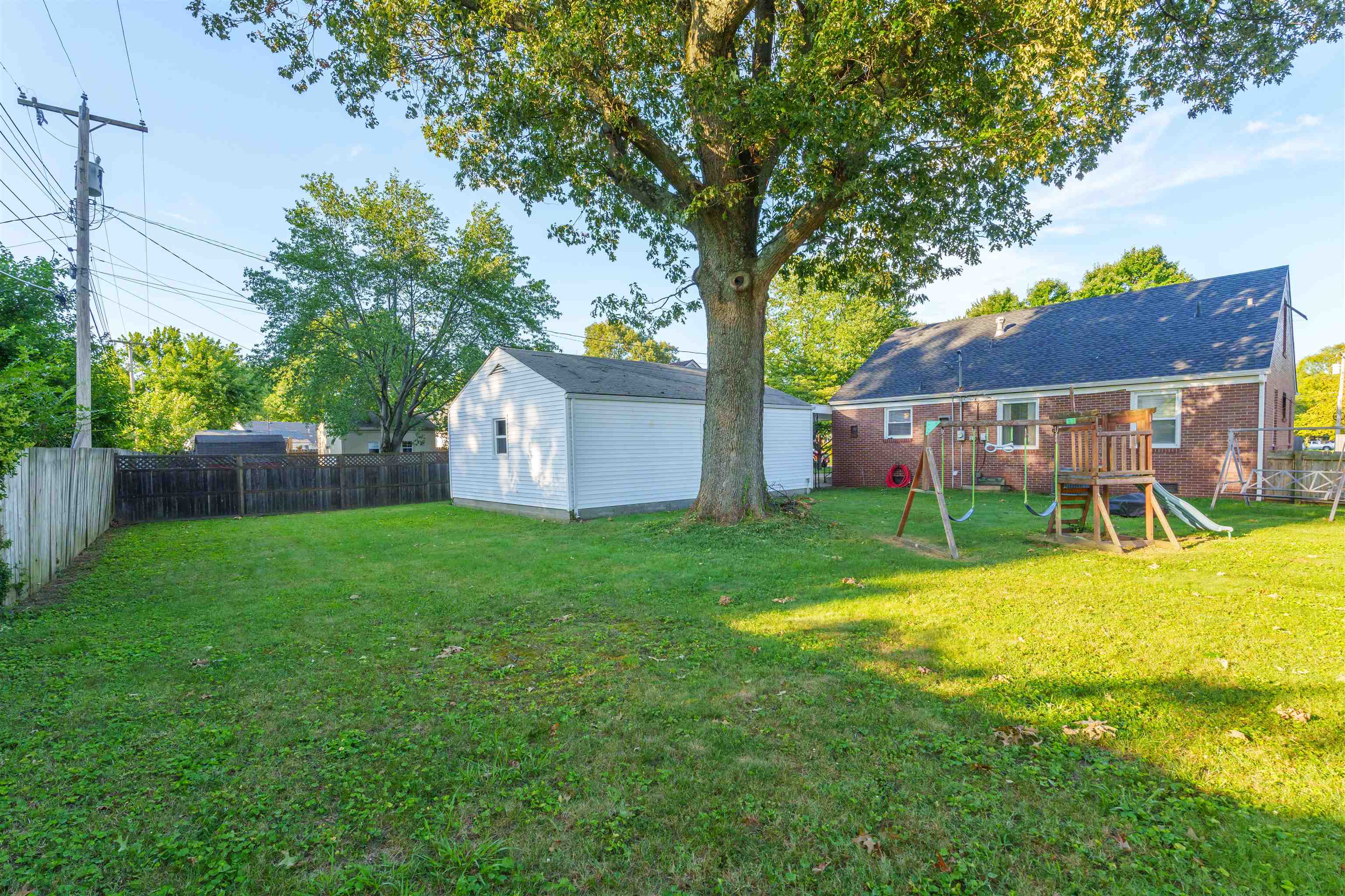 2516 Iroquois Drive, Owensboro, Kentucky 42301, 4 Bedrooms Bedrooms, ,1 BathroomBathrooms,Single Family Residence,For Sale,Iroquois Drive,90147