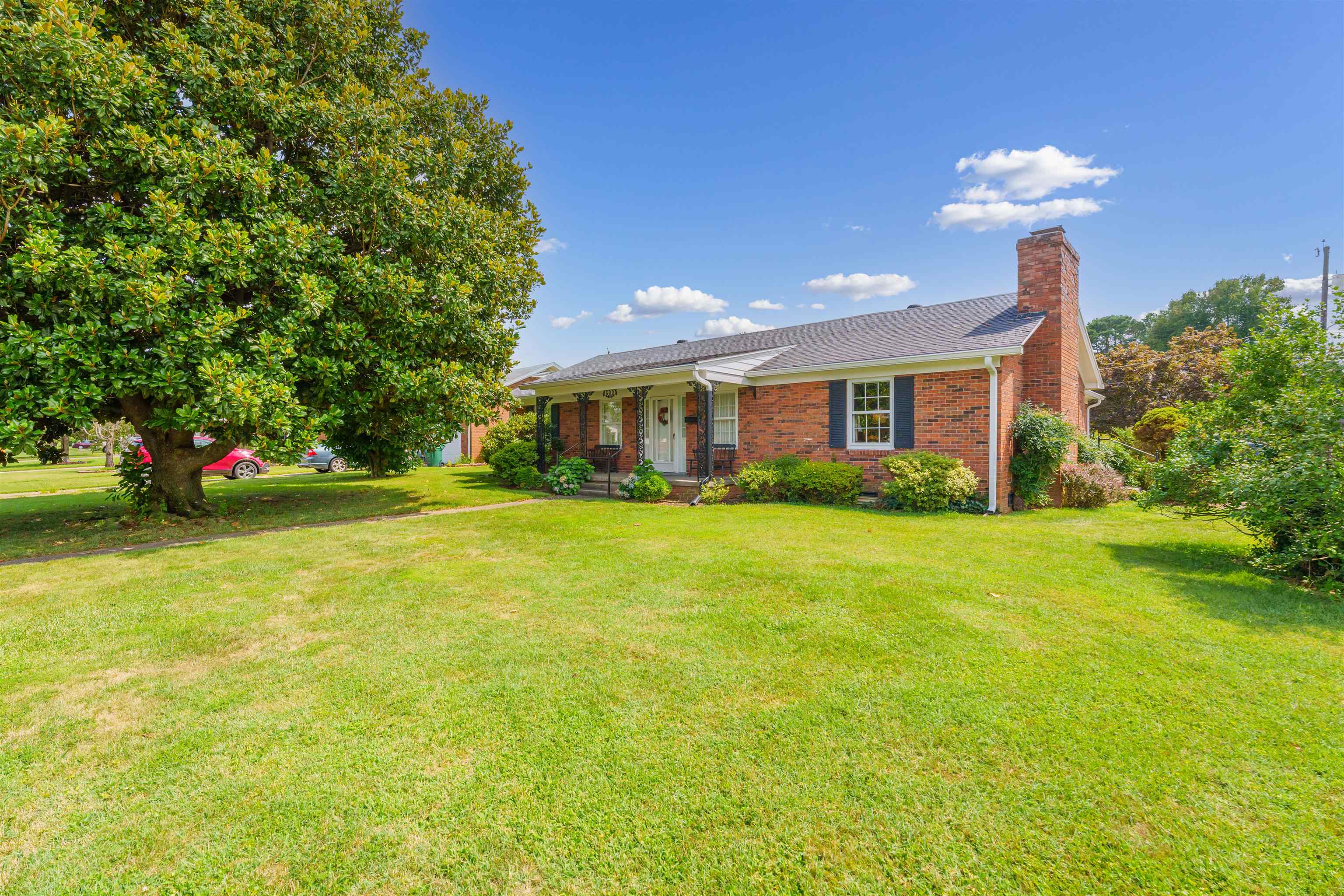 800 Parkway Drive, Owensboro, Kentucky 42303, 3 Bedrooms Bedrooms, ,1 BathroomBathrooms,Single Family Residence,For Sale,Parkway Drive,90149