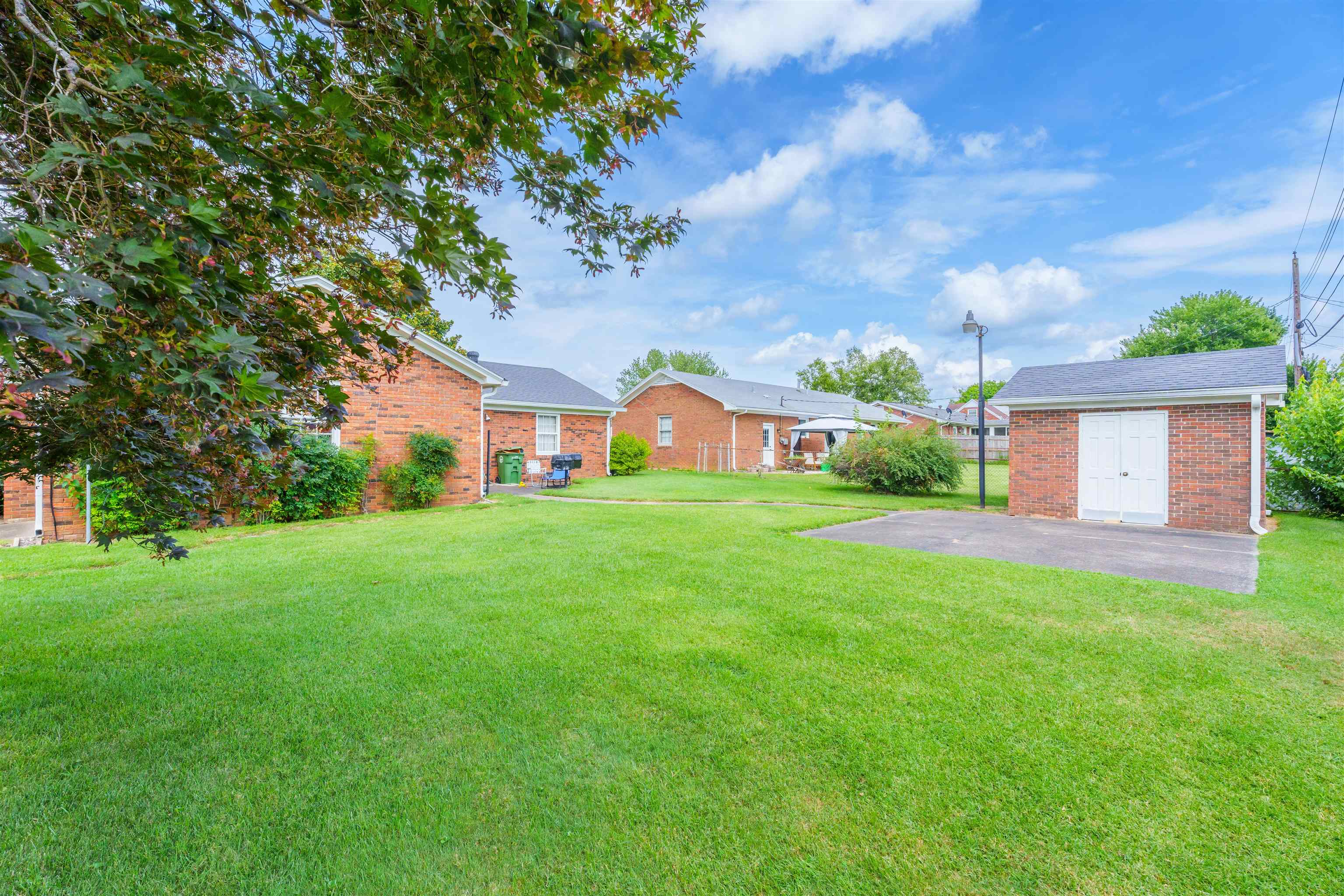 800 Parkway Drive, Owensboro, Kentucky 42303, 3 Bedrooms Bedrooms, ,1 BathroomBathrooms,Single Family Residence,For Sale,Parkway Drive,90149