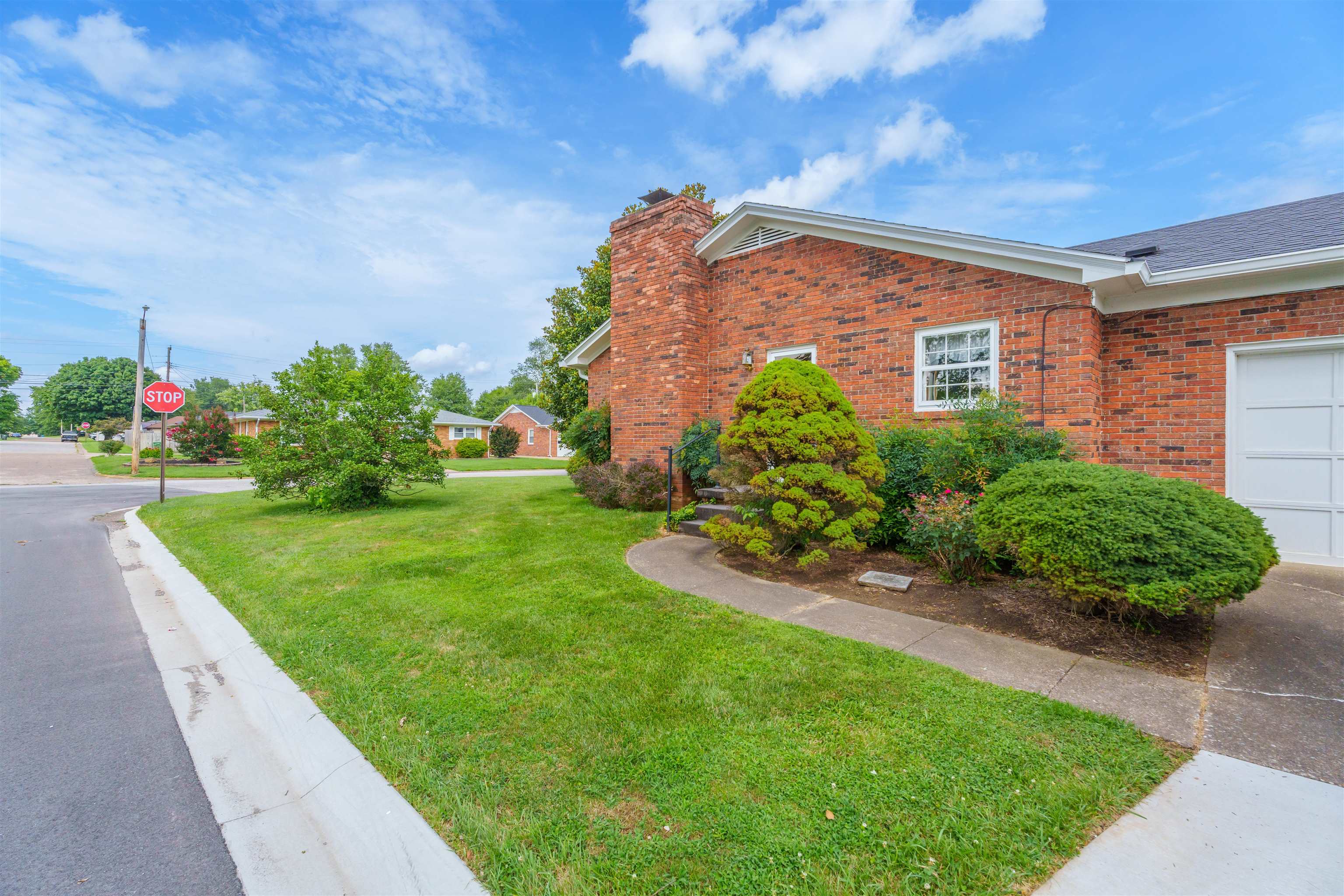 800 Parkway Drive, Owensboro, Kentucky 42303, 3 Bedrooms Bedrooms, ,1 BathroomBathrooms,Single Family Residence,For Sale,Parkway Drive,90149
