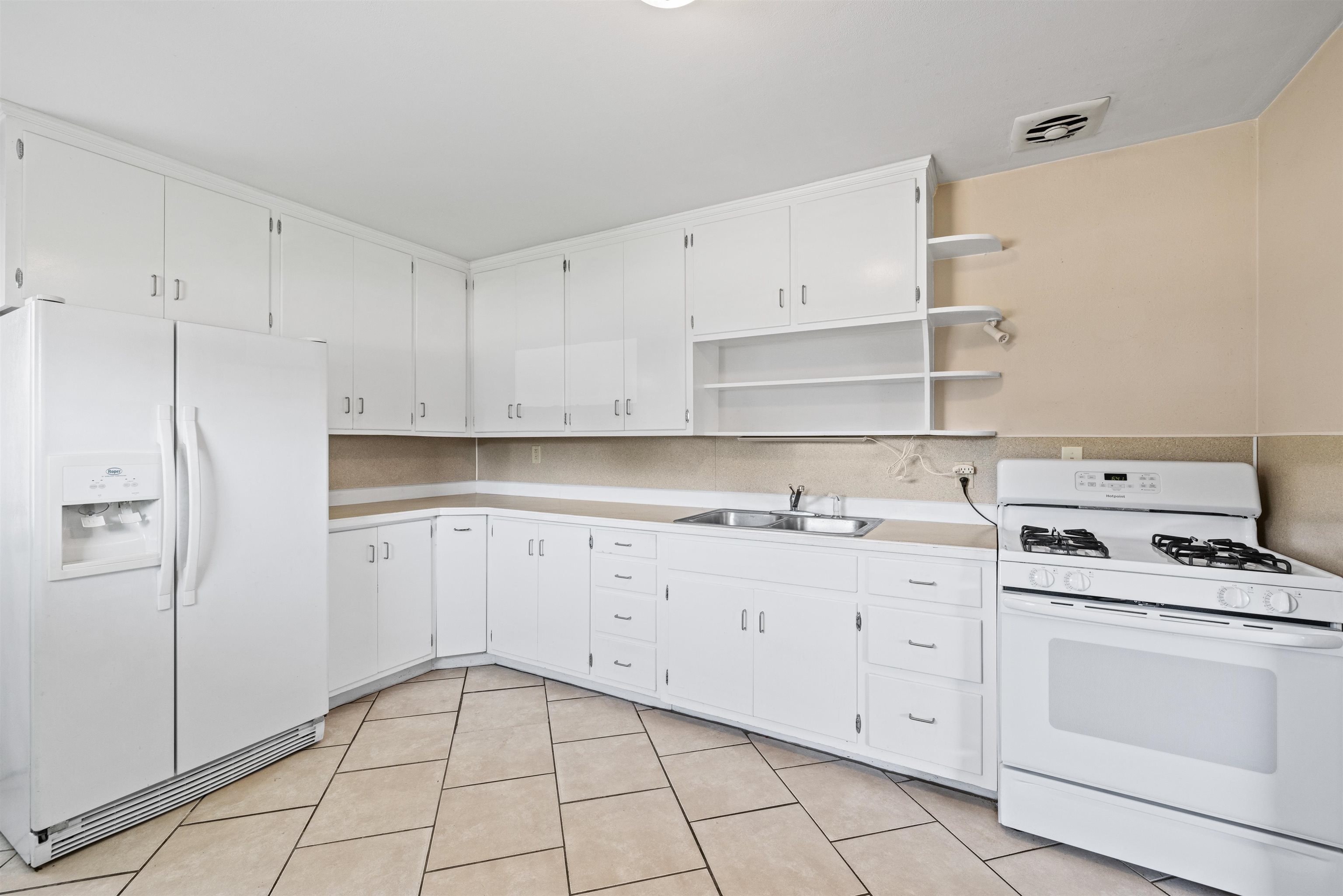 3011 Ridgewood Street, Owensboro, Kentucky 42301, 2 Bedrooms Bedrooms, ,1 BathroomBathrooms,Single Family Residence,For Sale,Ridgewood Street,90153
