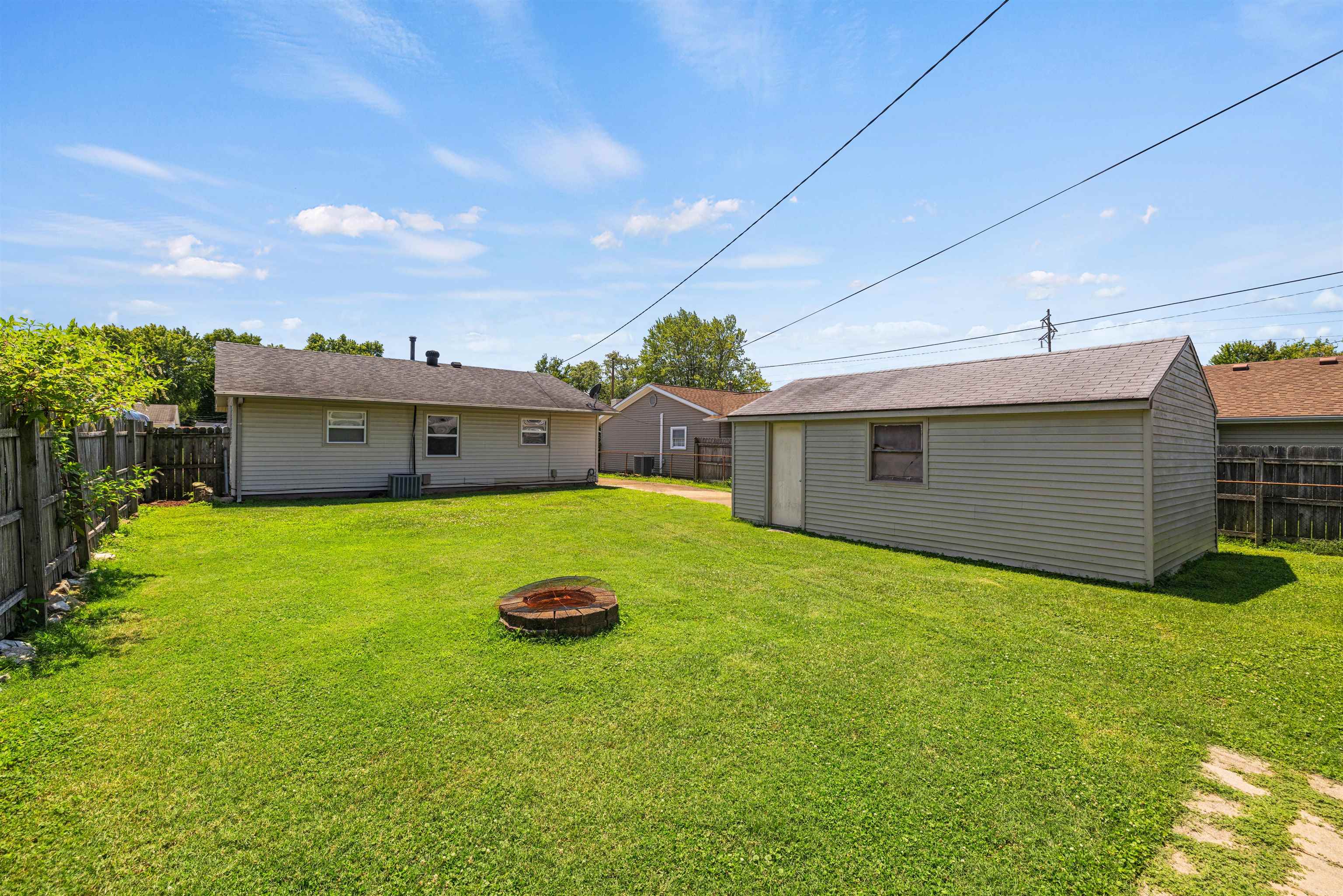 3011 Ridgewood Street, Owensboro, Kentucky 42301, 2 Bedrooms Bedrooms, ,1 BathroomBathrooms,Single Family Residence,For Sale,Ridgewood Street,90153
