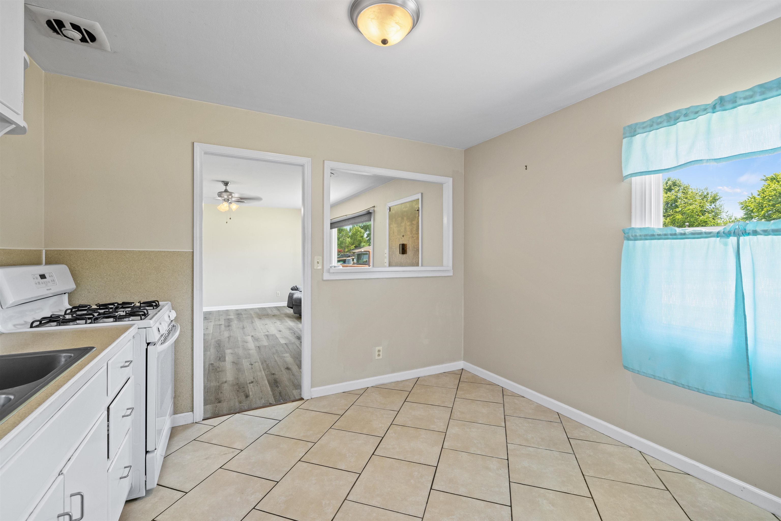 3011 Ridgewood Street, Owensboro, Kentucky 42301, 2 Bedrooms Bedrooms, ,1 BathroomBathrooms,Single Family Residence,For Sale,Ridgewood Street,90153