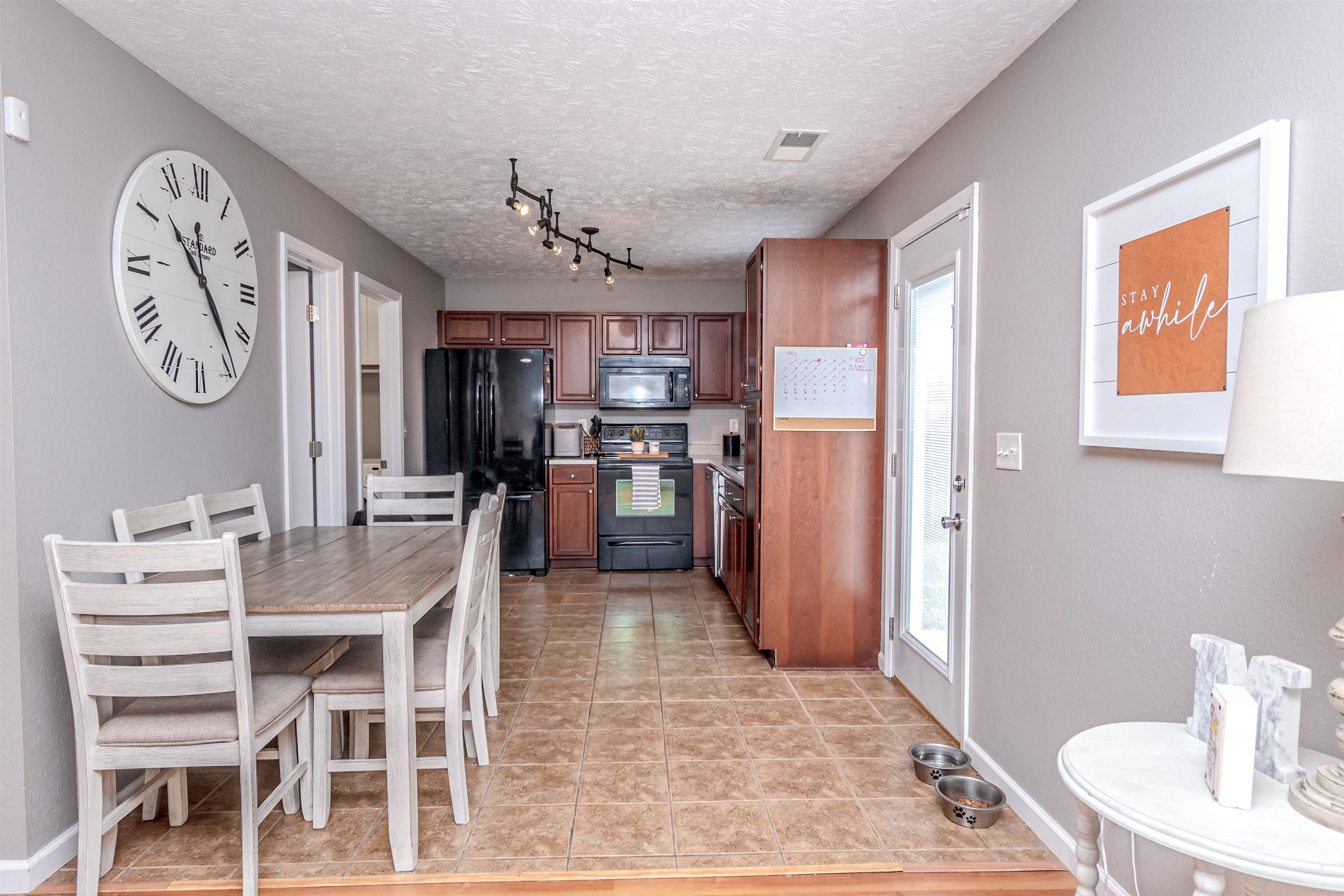 2711 Summer Pt. Ct., Owensboro, Kentucky 42303, 3 Bedrooms Bedrooms, ,2 BathroomsBathrooms,Single Family Residence,For Sale,Summer Pt. Ct.,90174
