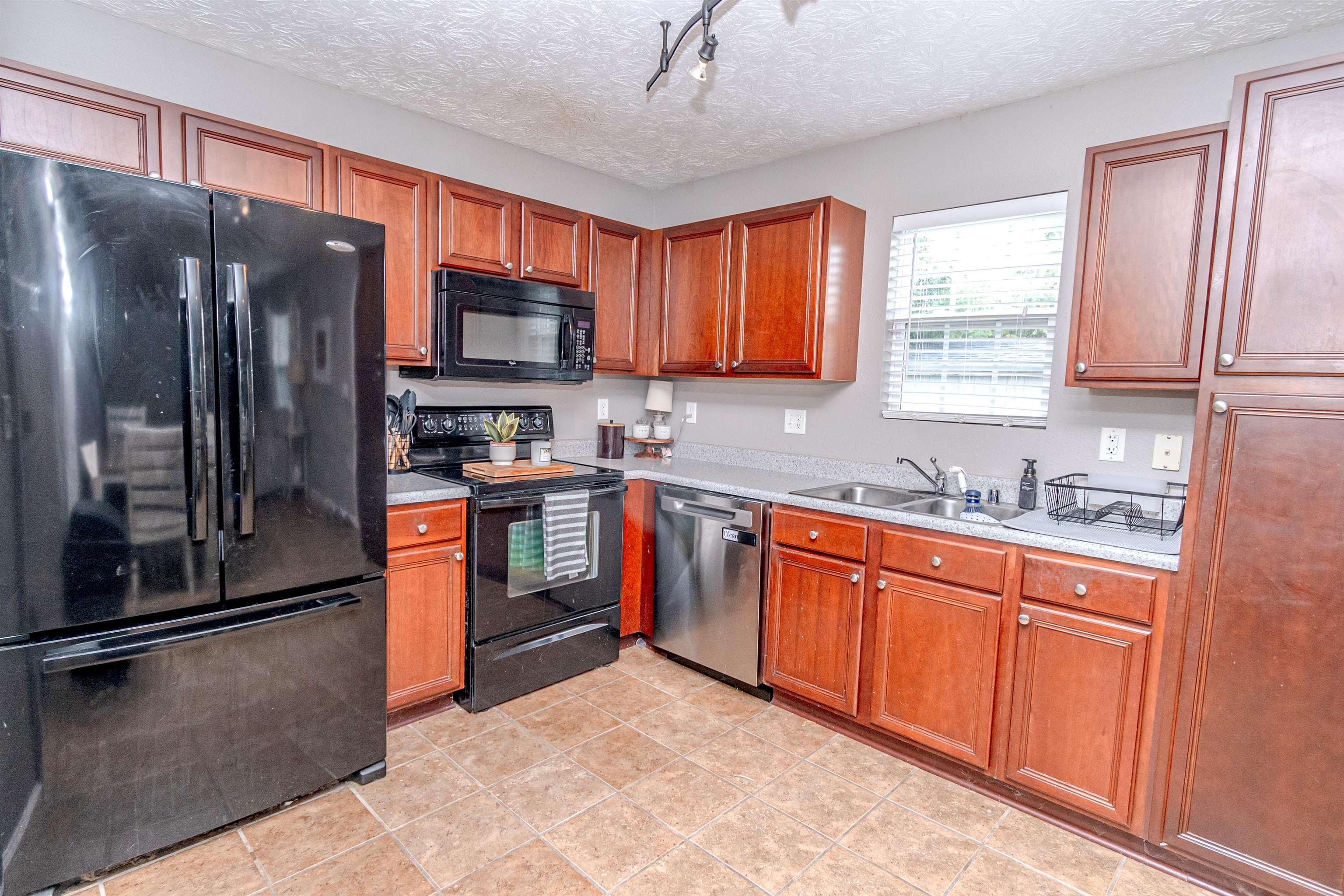 2711 Summer Pt. Ct., Owensboro, Kentucky 42303, 3 Bedrooms Bedrooms, ,2 BathroomsBathrooms,Single Family Residence,For Sale,Summer Pt. Ct.,90174