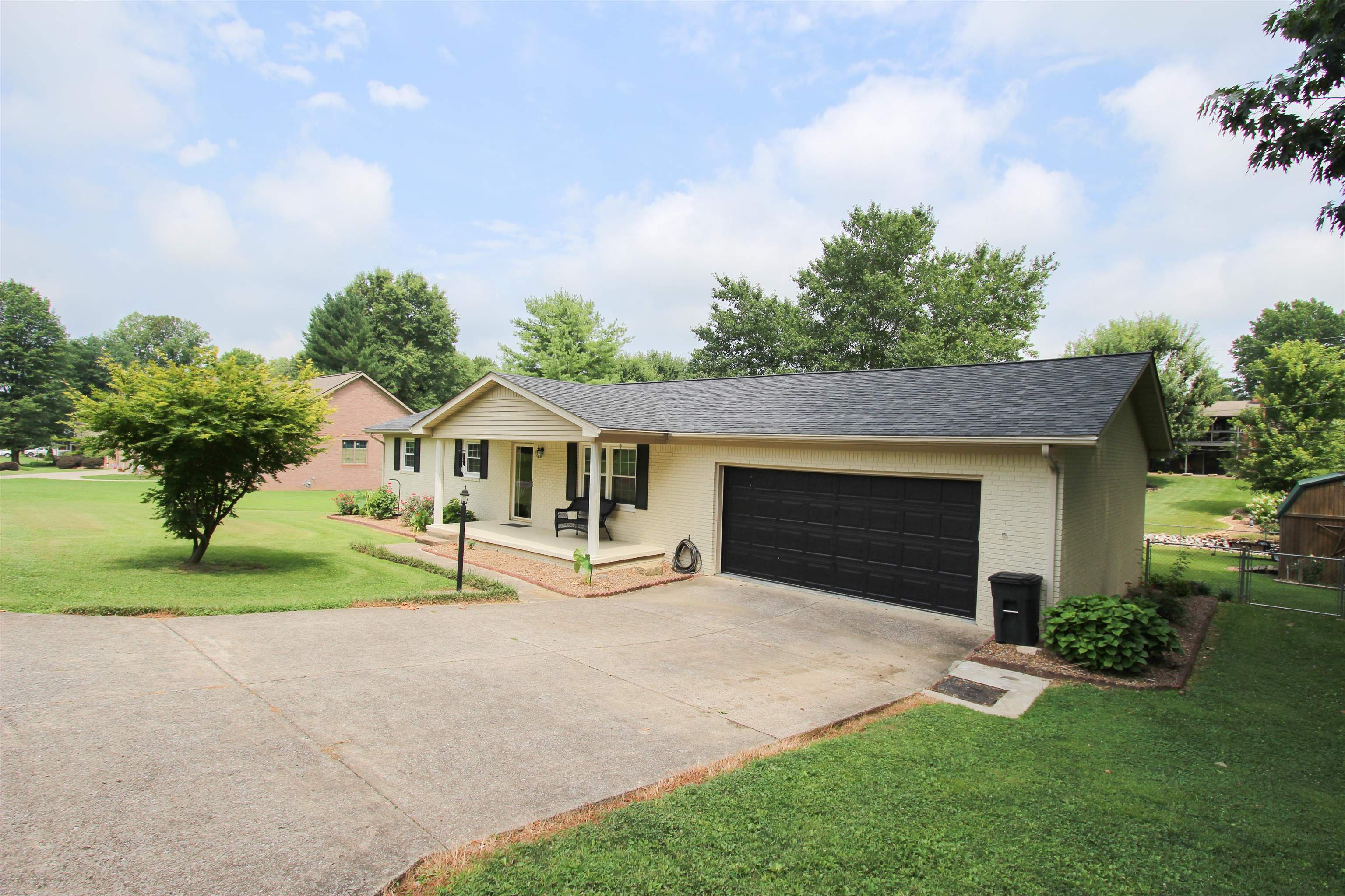 114 Raines Avenue, Beaver Dam, Kentucky 42320-1100, 3 Bedrooms Bedrooms, ,2 BathroomsBathrooms,Single Family Residence,For Sale,Raines Avenue,90181