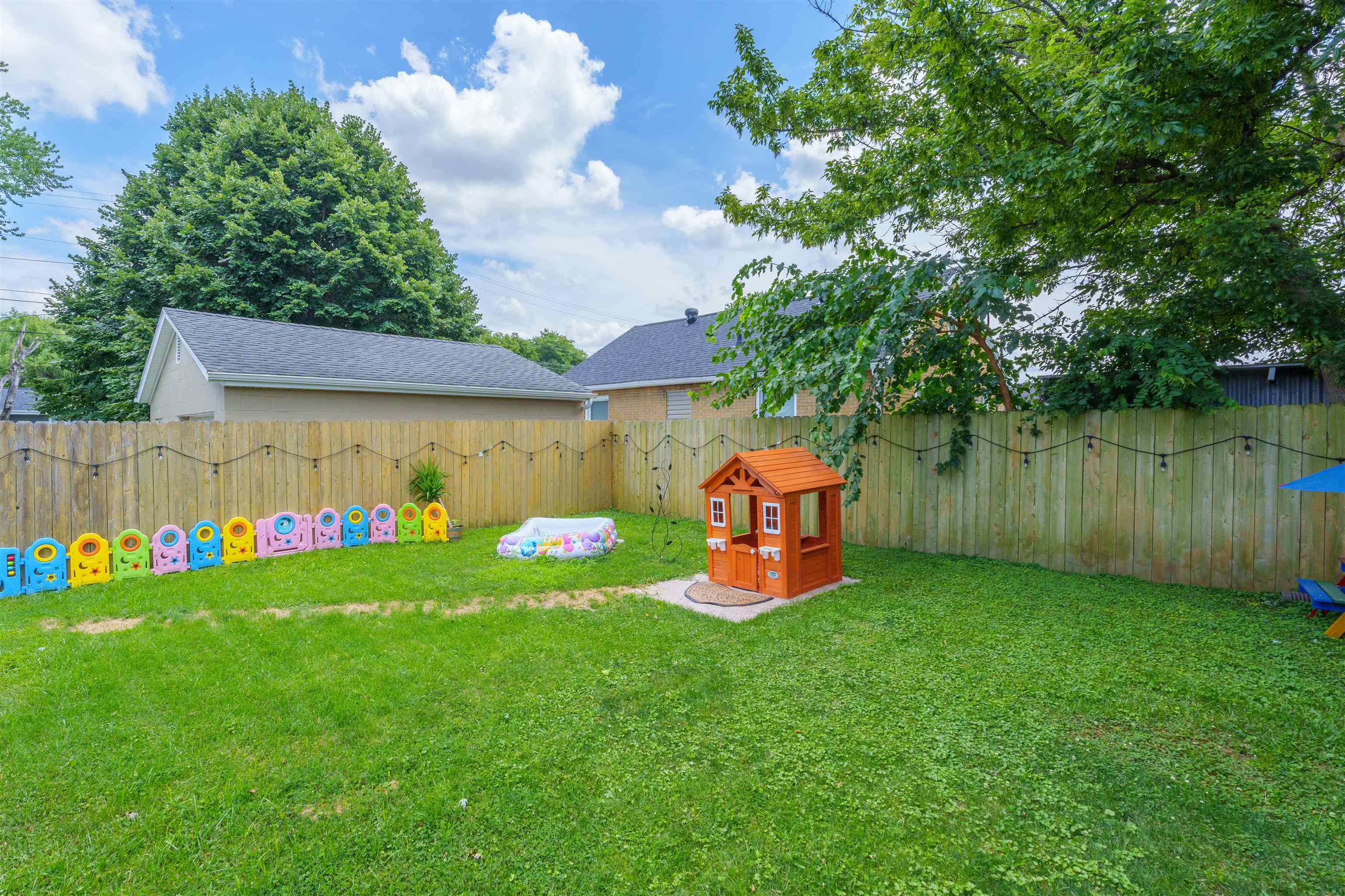 916 21 Street, Owensboro, Kentucky 42303, 2 Bedrooms Bedrooms, ,1 BathroomBathrooms,Single Family Residence,For Sale,21 Street,90185