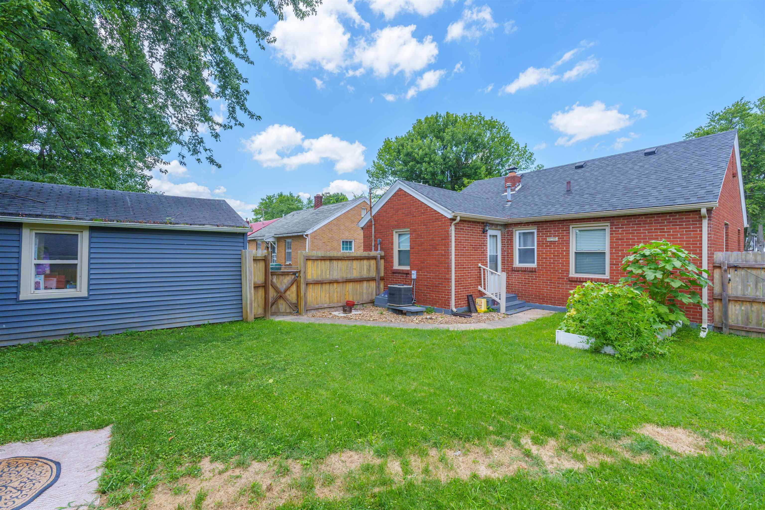 916 21 Street, Owensboro, Kentucky 42303, 2 Bedrooms Bedrooms, ,1 BathroomBathrooms,Single Family Residence,For Sale,21 Street,90185