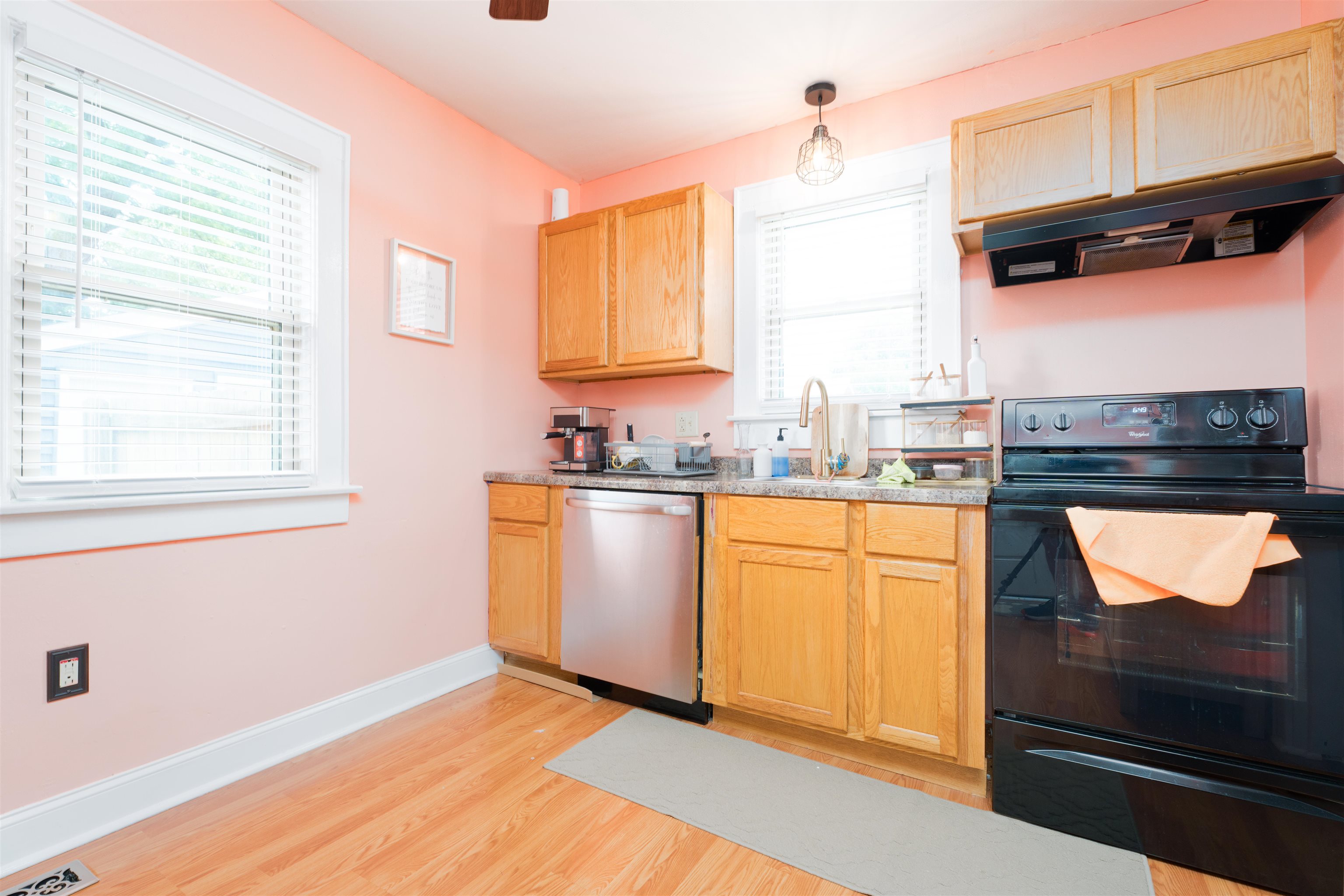 916 21 Street, Owensboro, Kentucky 42303, 2 Bedrooms Bedrooms, ,1 BathroomBathrooms,Single Family Residence,For Sale,21 Street,90185