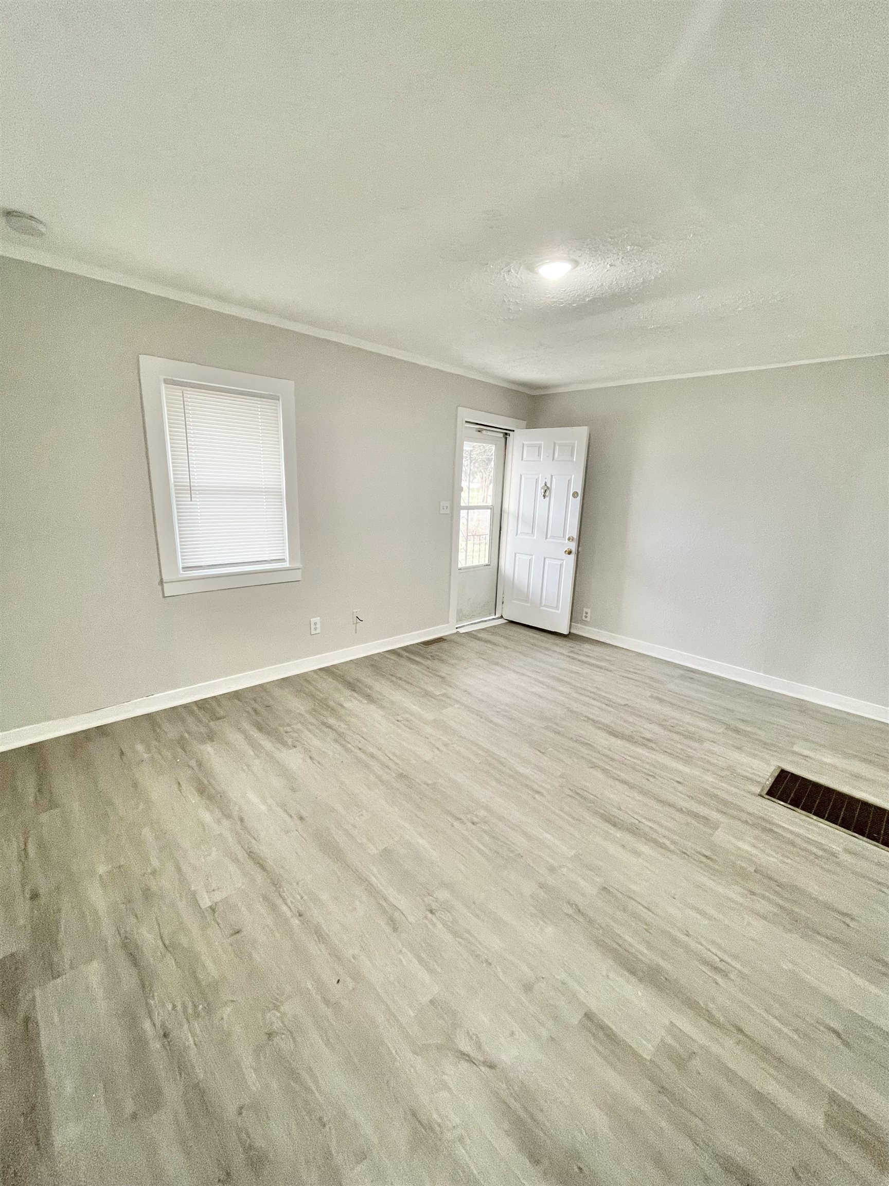 2018 Hughes Ave, Owensboro, Kentucky 42303, 2 Bedrooms Bedrooms, ,1 BathroomBathrooms,Single Family Residence,For Sale,Hughes Ave,90195