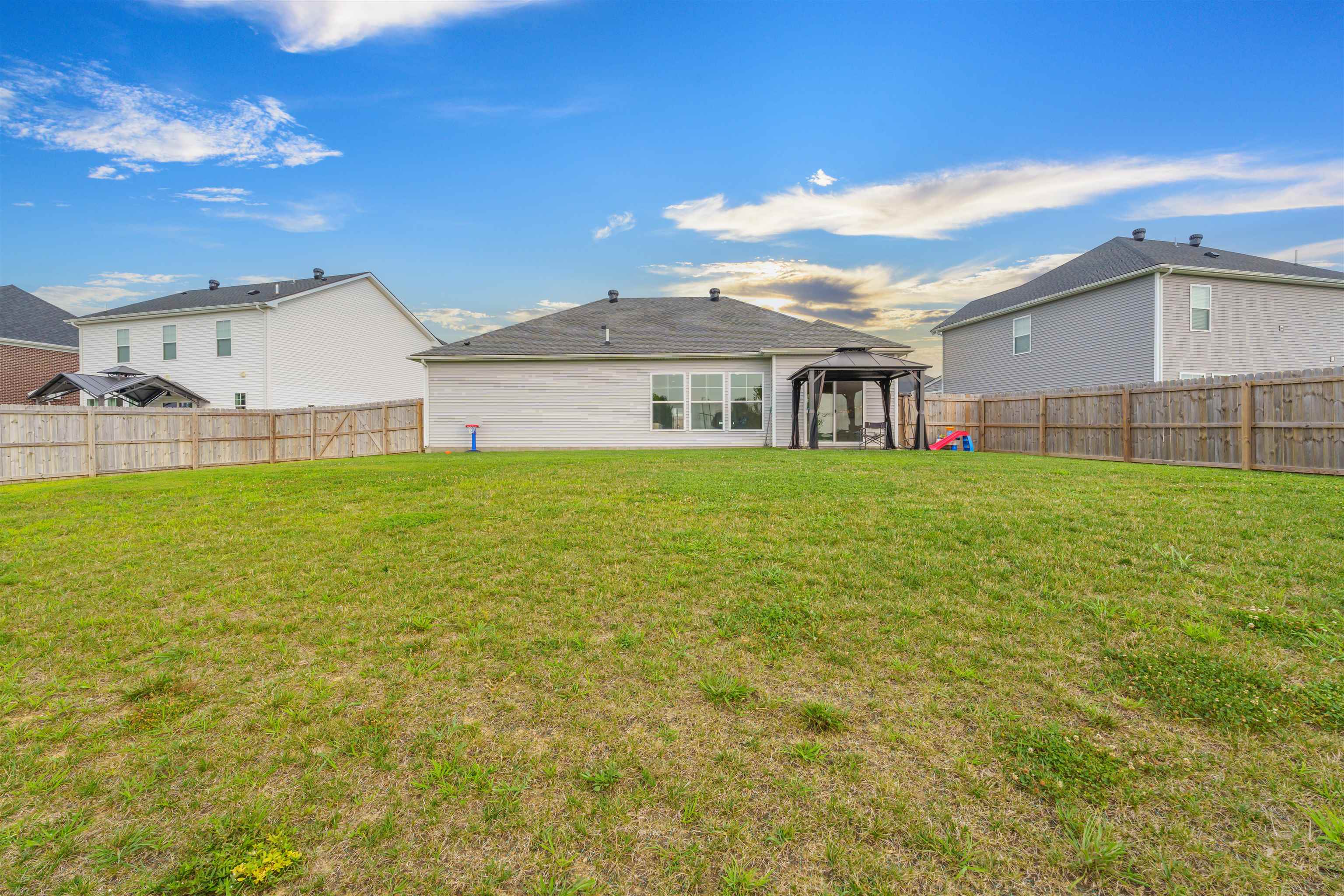 6817 Valley Brook Trace, Utica, Kentucky 42376, 3 Bedrooms Bedrooms, ,2 BathroomsBathrooms,Single Family Residence,For Sale,6817 Valley Brook Trace,90203