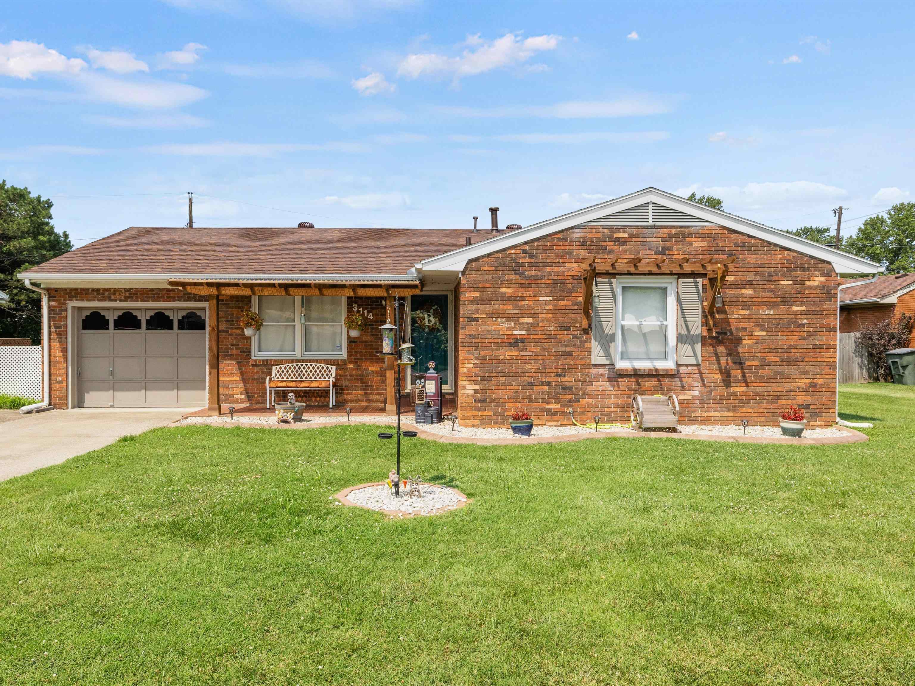 3114 Queens Way, Owensboro, Kentucky 42301, 3 Bedrooms Bedrooms, ,2 BathroomsBathrooms,Single Family Residence,For Sale,Queens Way,90207