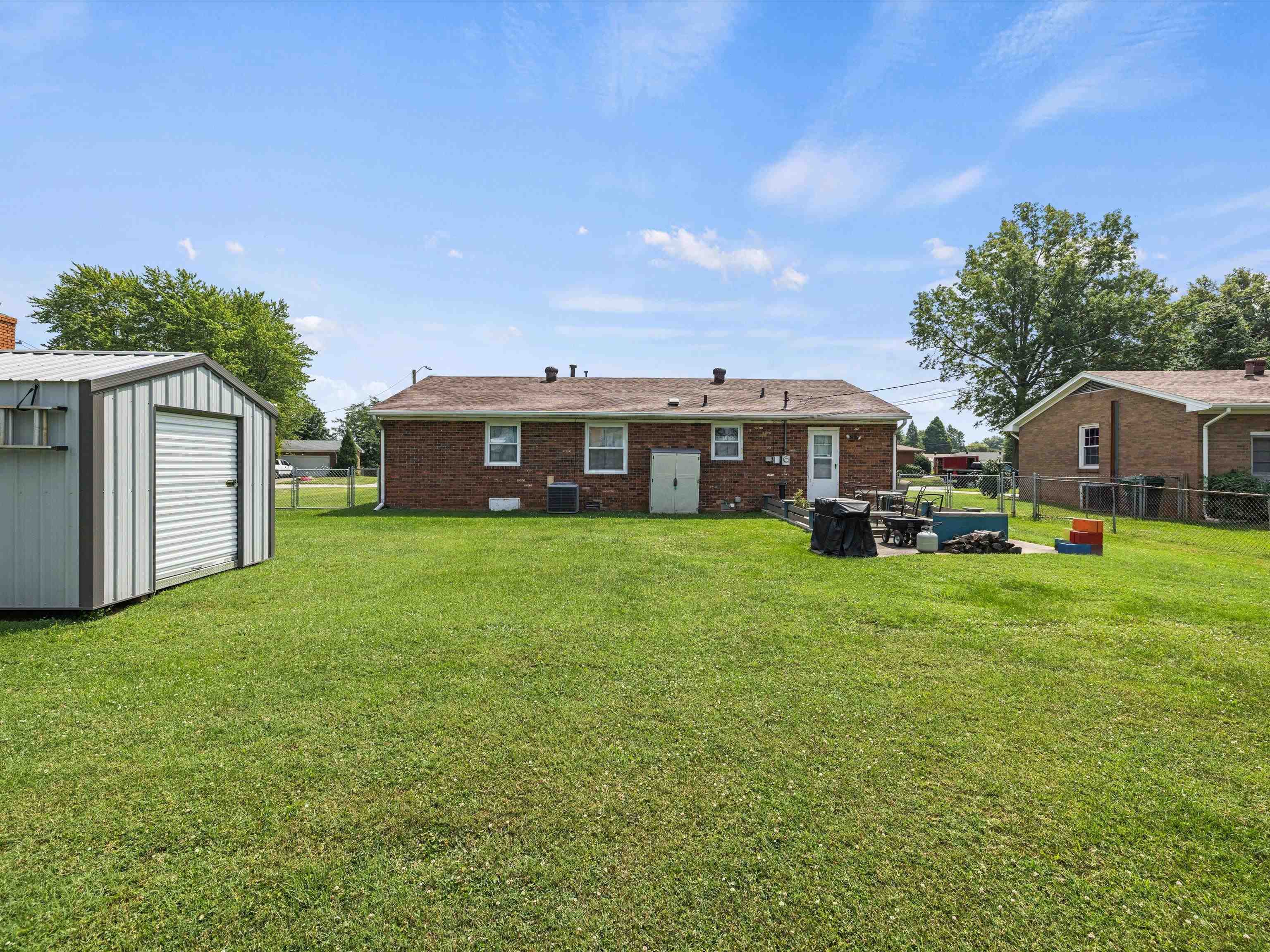 3114 Queens Way, Owensboro, Kentucky 42301, 3 Bedrooms Bedrooms, ,2 BathroomsBathrooms,Single Family Residence,For Sale,Queens Way,90207