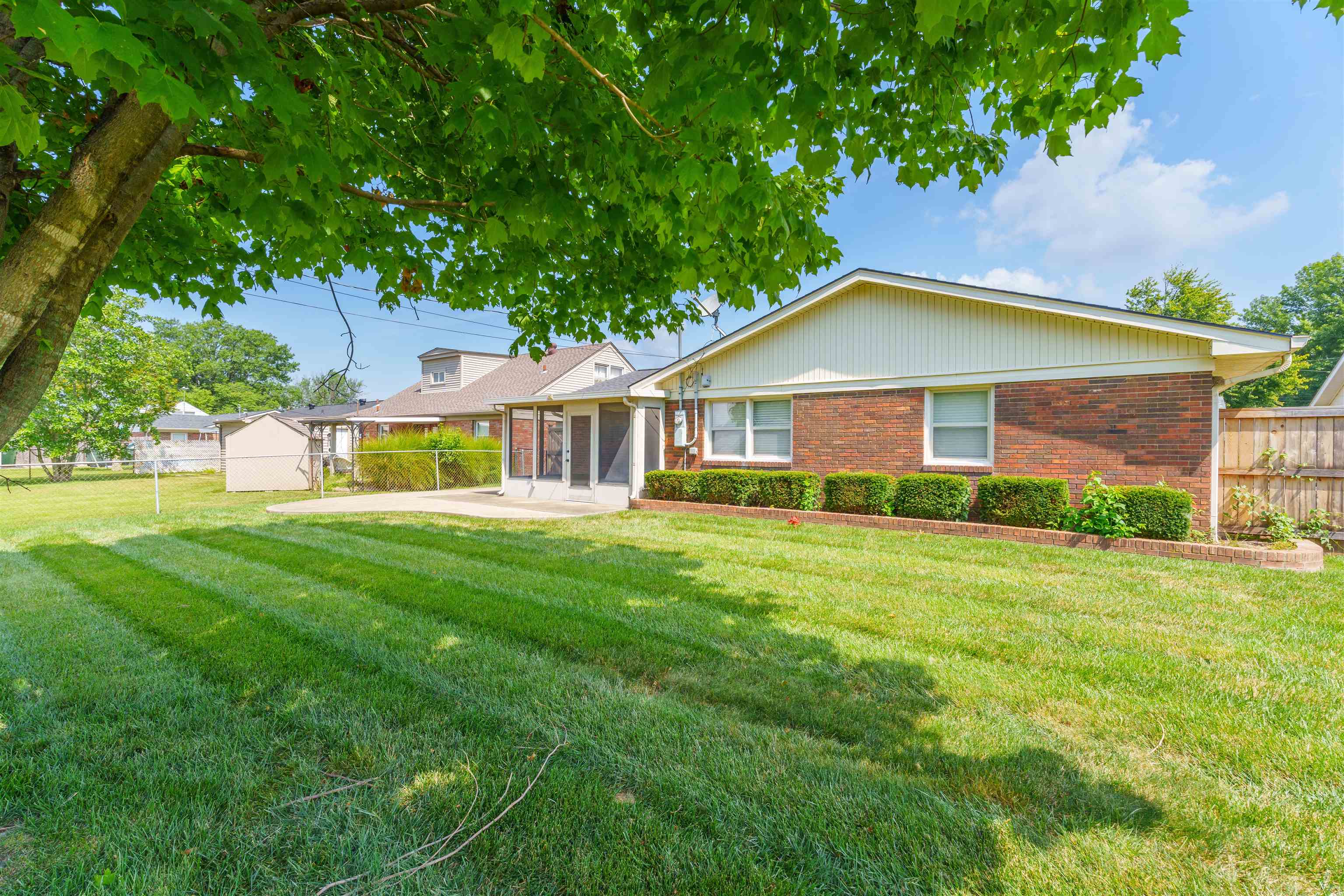 2306 Ponder Place, Owensboro, Kentucky 42301, 3 Bedrooms Bedrooms, ,2 BathroomsBathrooms,Single Family Residence,For Sale,Ponder Place,90213