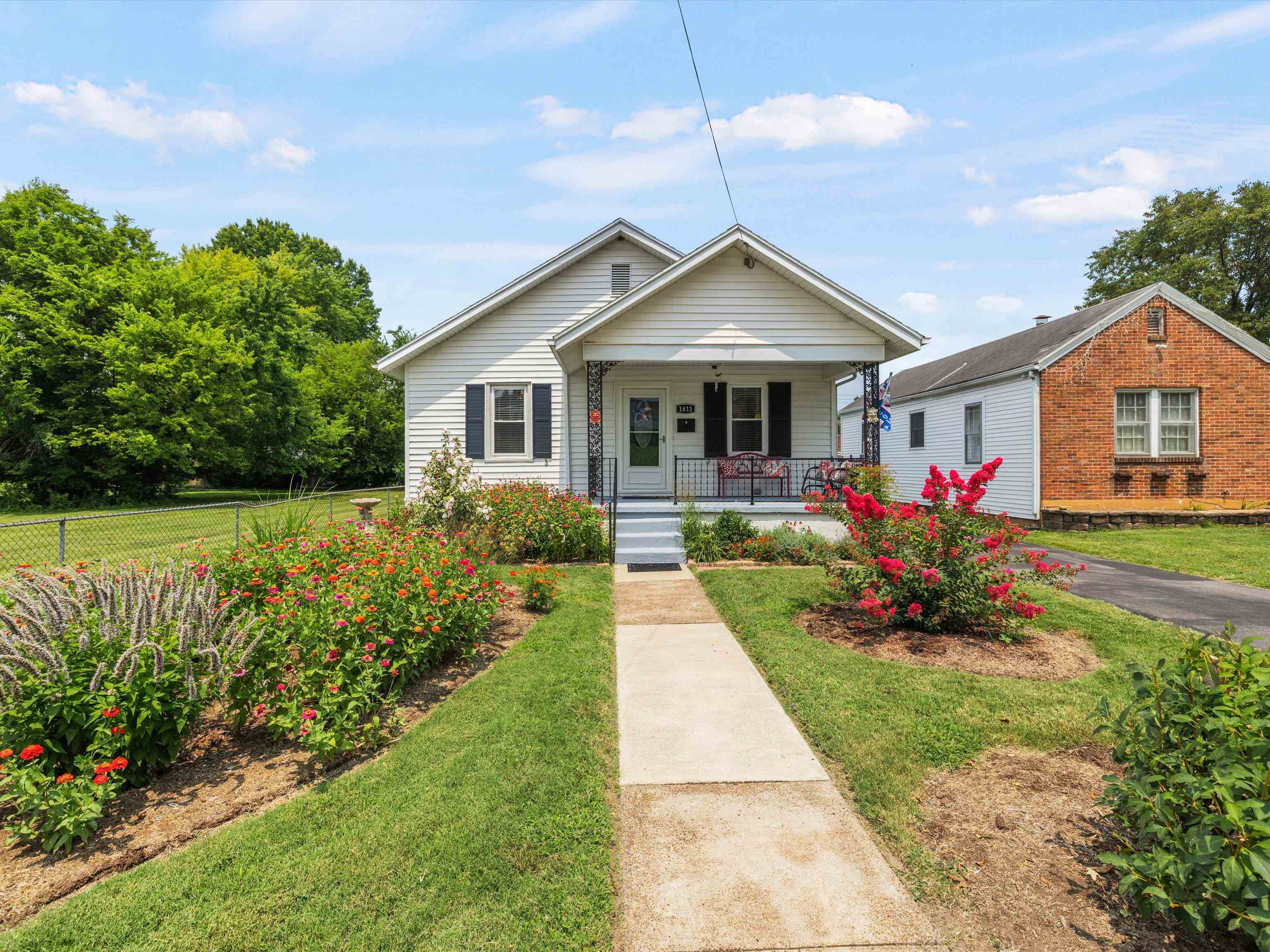 1611 Parrish Avenue, Owensboro, Kentucky 42301, 2 Bedrooms Bedrooms, ,1 BathroomBathrooms,Single Family Residence,For Sale,Parrish Avenue,90224