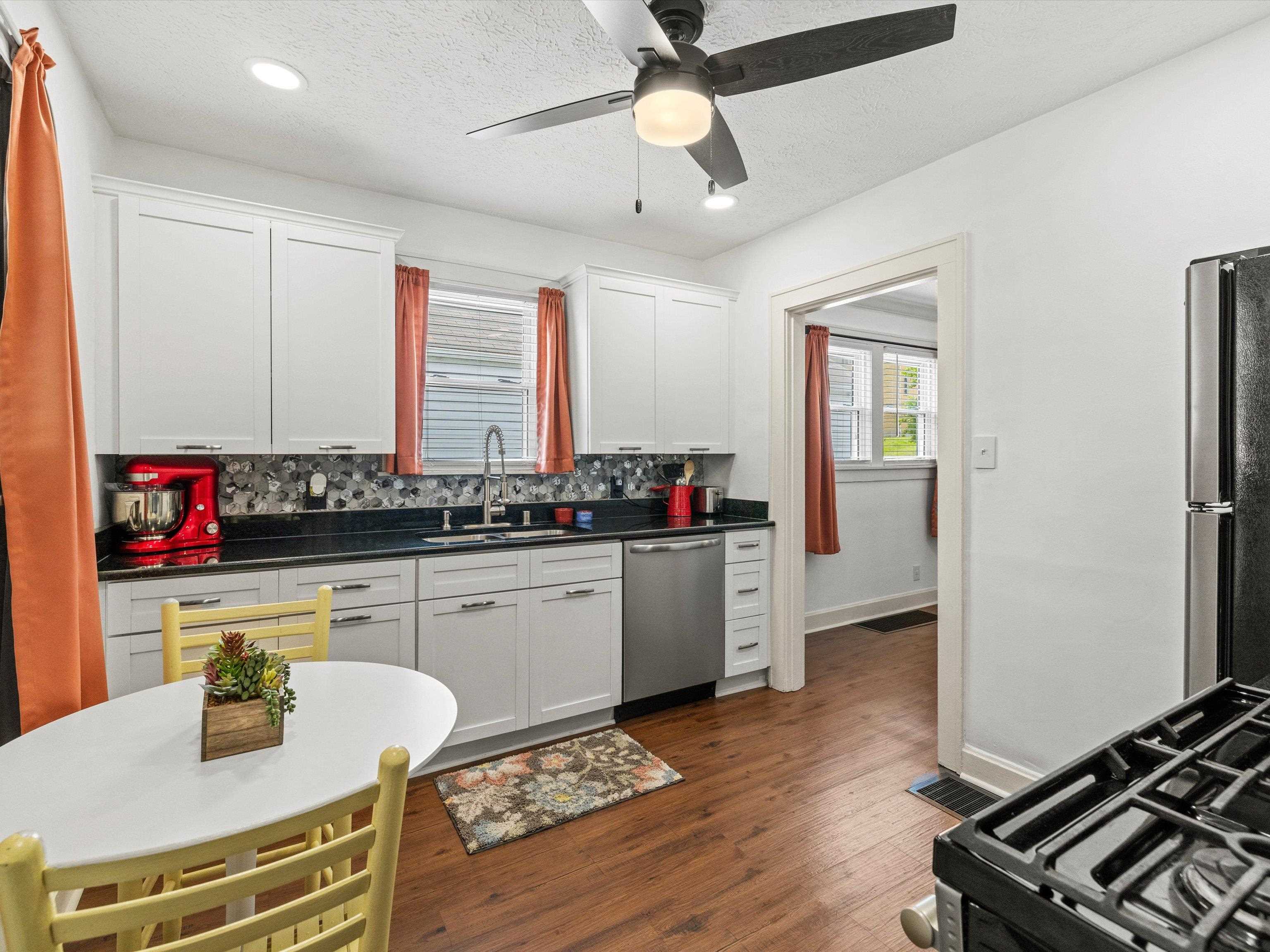 1611 Parrish Avenue, Owensboro, Kentucky 42301, 2 Bedrooms Bedrooms, ,1 BathroomBathrooms,Single Family Residence,For Sale,Parrish Avenue,90224