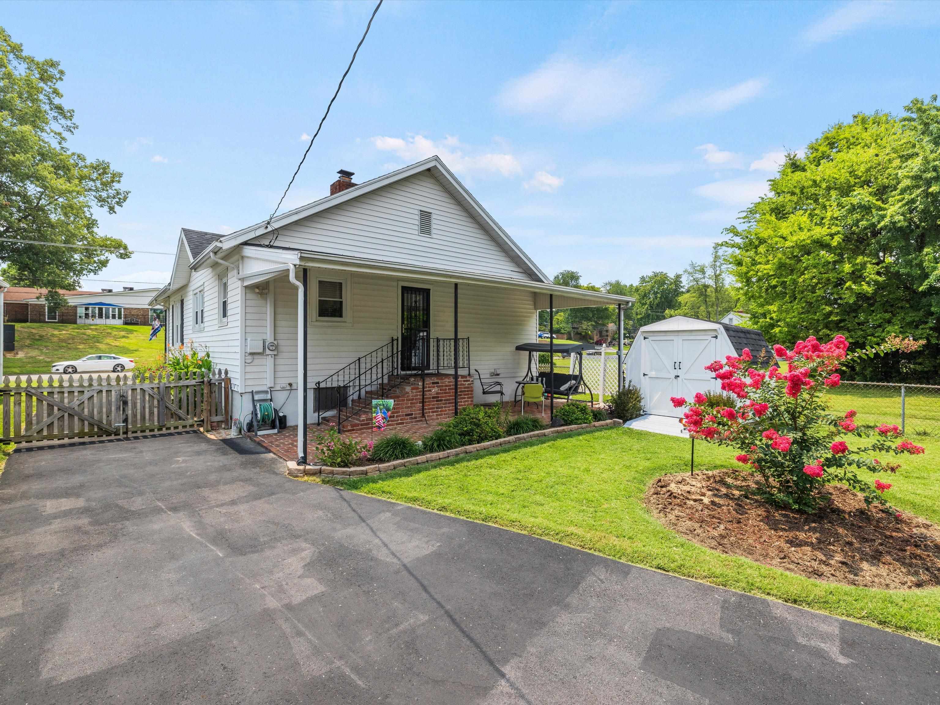 1611 Parrish Avenue, Owensboro, Kentucky 42301, 2 Bedrooms Bedrooms, ,1 BathroomBathrooms,Single Family Residence,For Sale,Parrish Avenue,90224
