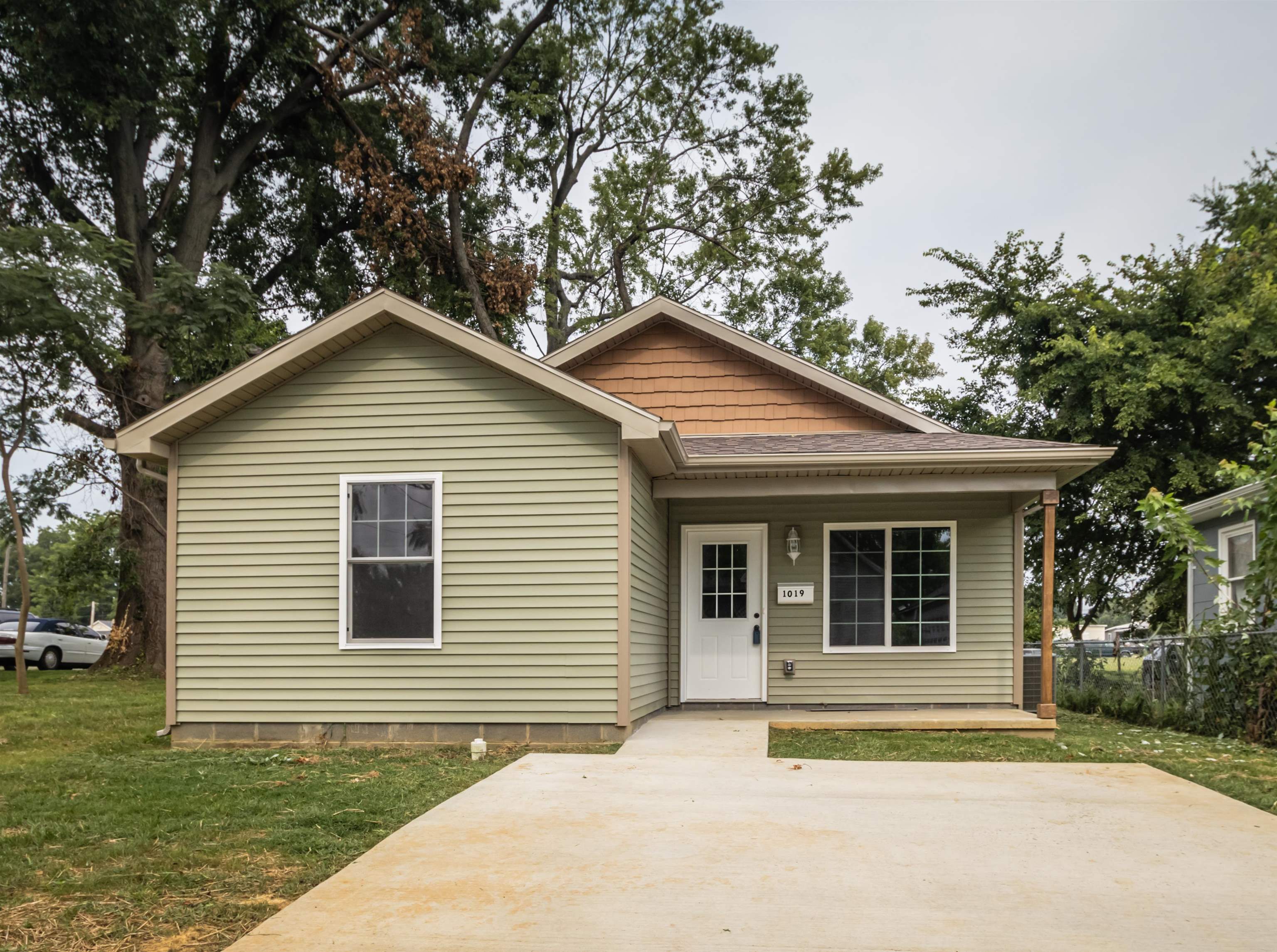1019 Jackson St, Owensboro, Kentucky 42303, 3 Bedrooms Bedrooms, ,1 BathroomBathrooms,Single Family Residence,For Sale,Jackson St,90225