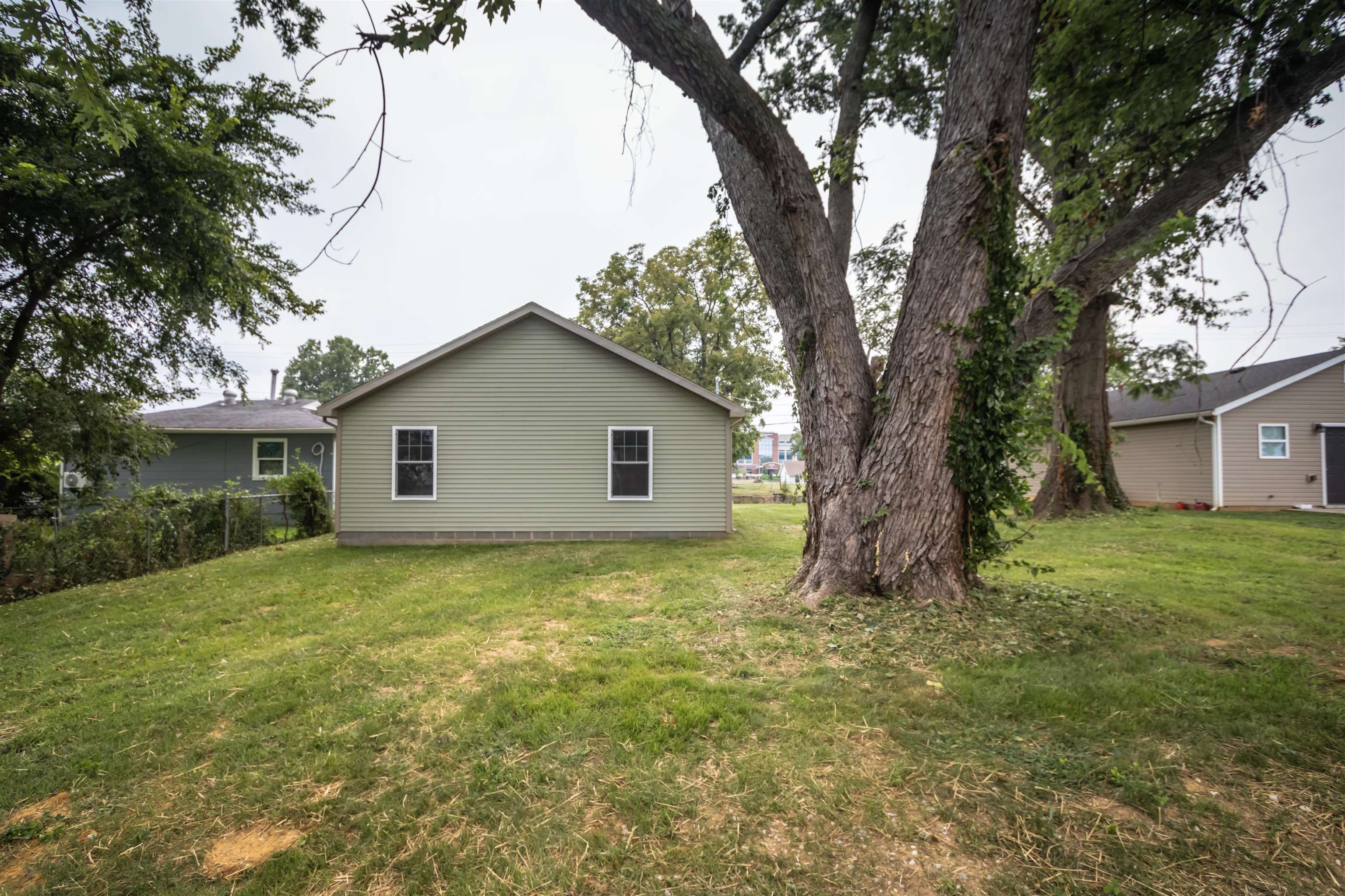 1019 Jackson St, Owensboro, Kentucky 42303, 3 Bedrooms Bedrooms, ,1 BathroomBathrooms,Single Family Residence,For Sale,Jackson St,90225