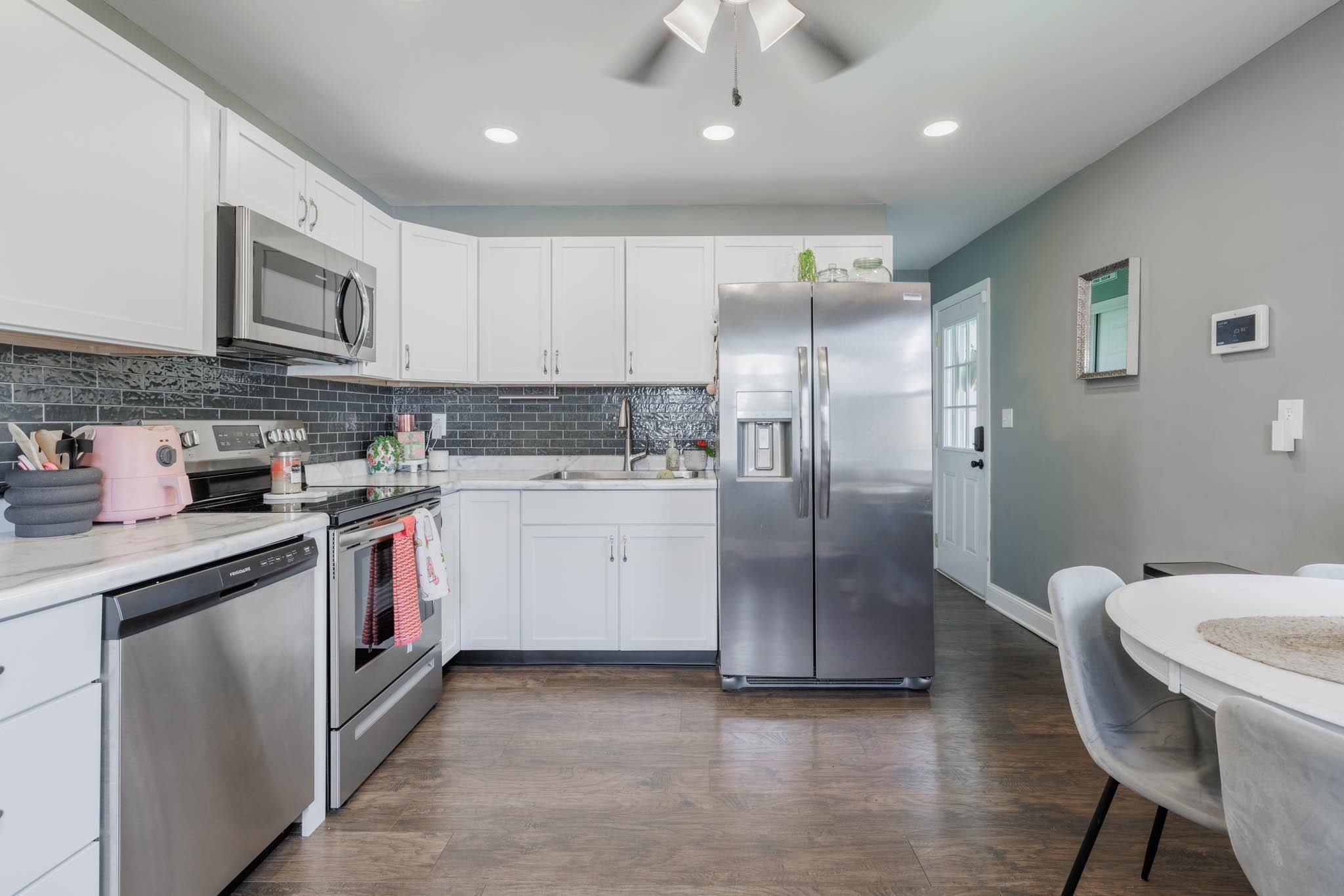 664 Fargo Street, Owensboro, Kentucky 42301, 3 Bedrooms Bedrooms, ,1 BathroomBathrooms,Single Family Residence,For Sale,Fargo Street,90230