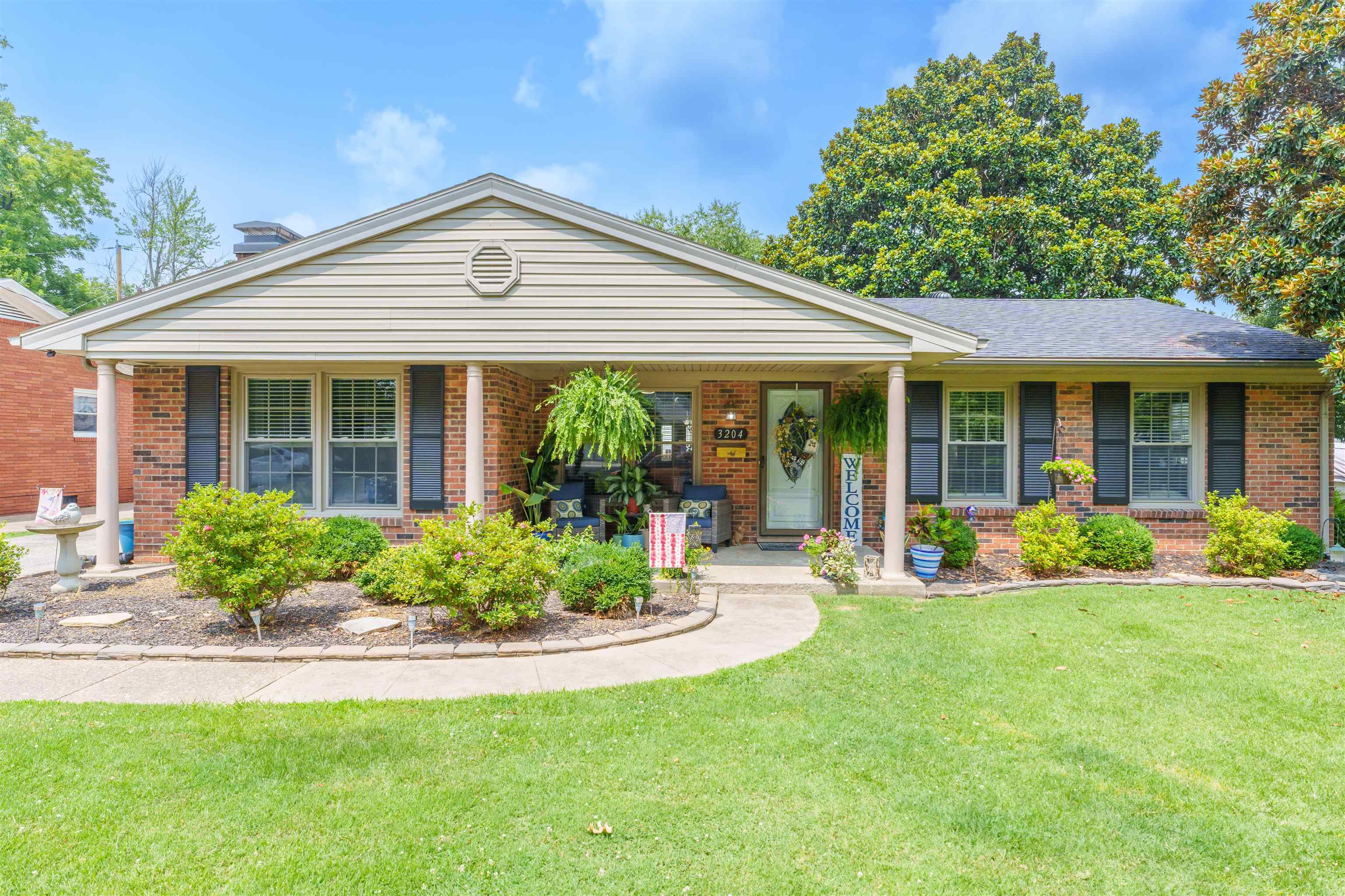 3204 Queens Way, Owensboro, Kentucky 42301, 3 Bedrooms Bedrooms, ,2 BathroomsBathrooms,Single Family Residence,For Sale,Queens Way,90231