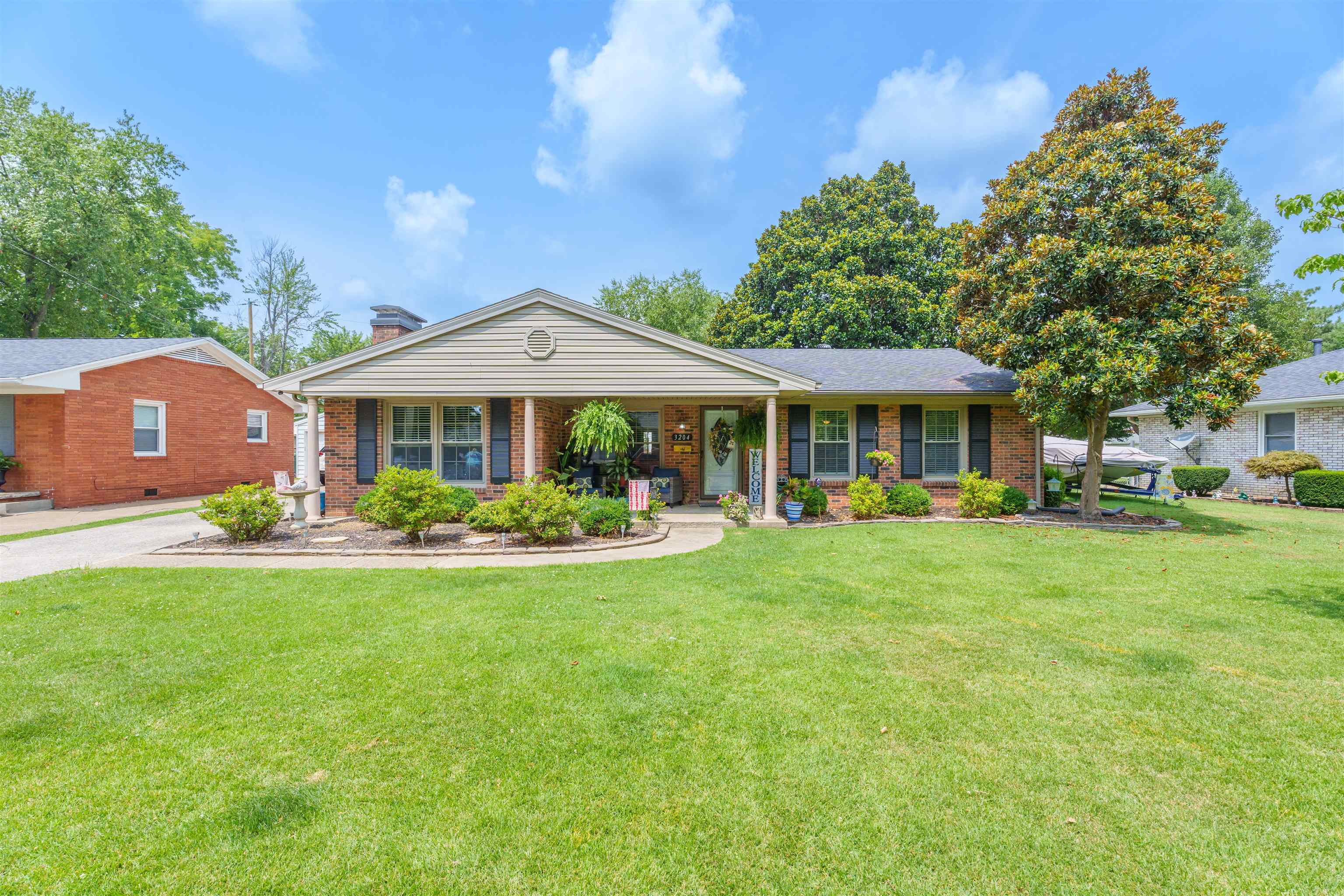 3204 Queens Way, Owensboro, Kentucky 42301, 3 Bedrooms Bedrooms, ,2 BathroomsBathrooms,Single Family Residence,For Sale,Queens Way,90231