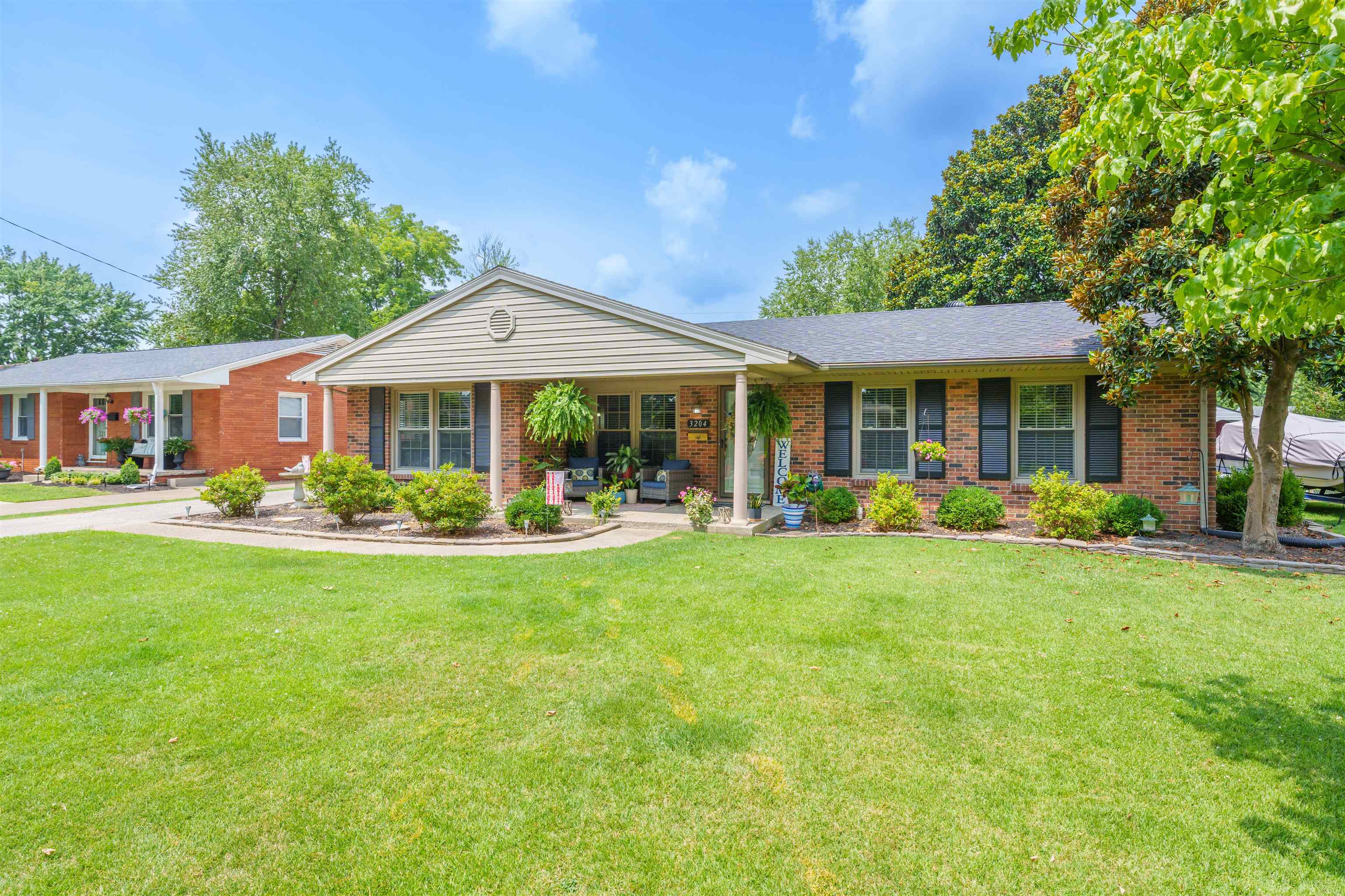 3204 Queens Way, Owensboro, Kentucky 42301, 3 Bedrooms Bedrooms, ,2 BathroomsBathrooms,Single Family Residence,For Sale,Queens Way,90231