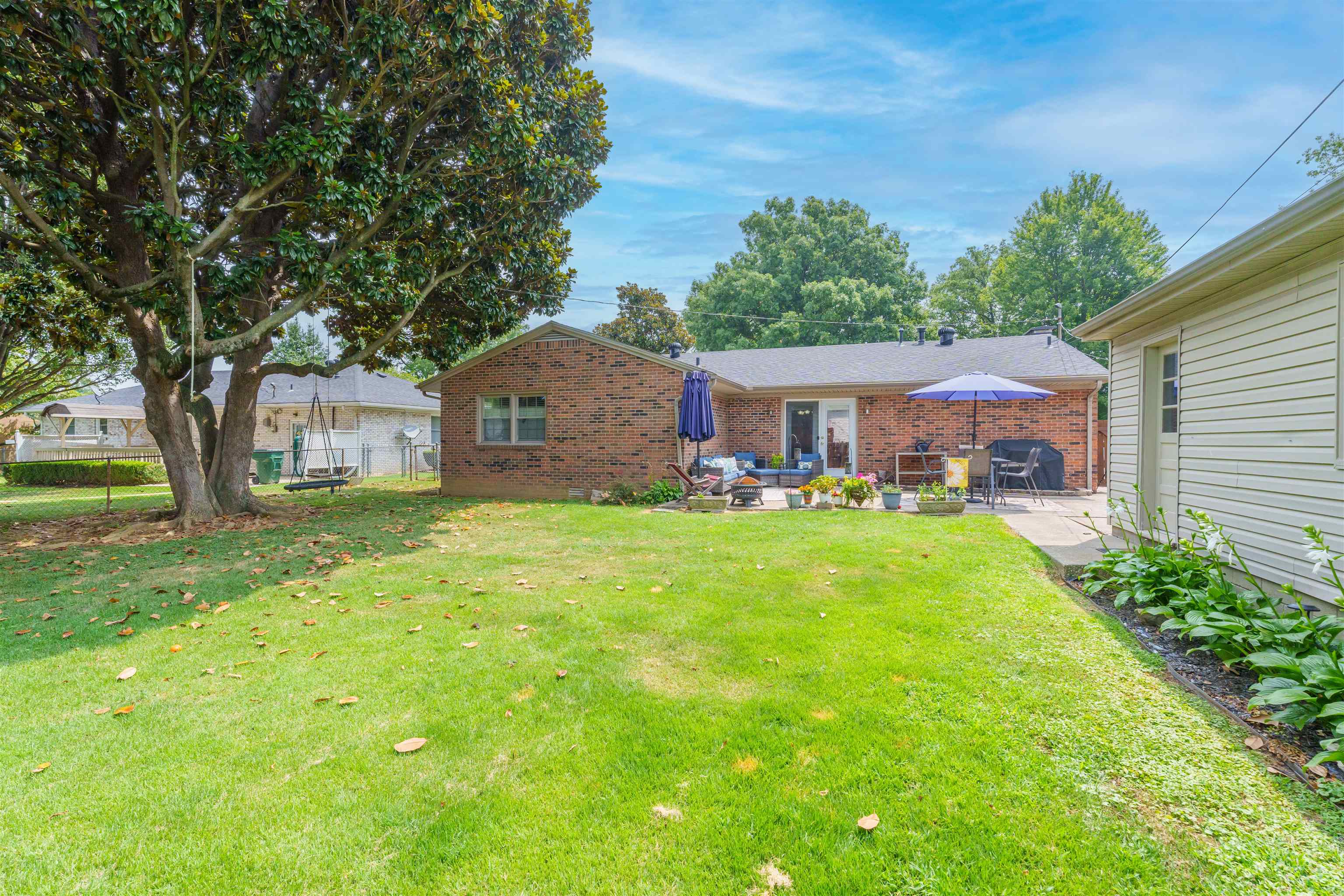 3204 Queens Way, Owensboro, Kentucky 42301, 3 Bedrooms Bedrooms, ,2 BathroomsBathrooms,Single Family Residence,For Sale,Queens Way,90231