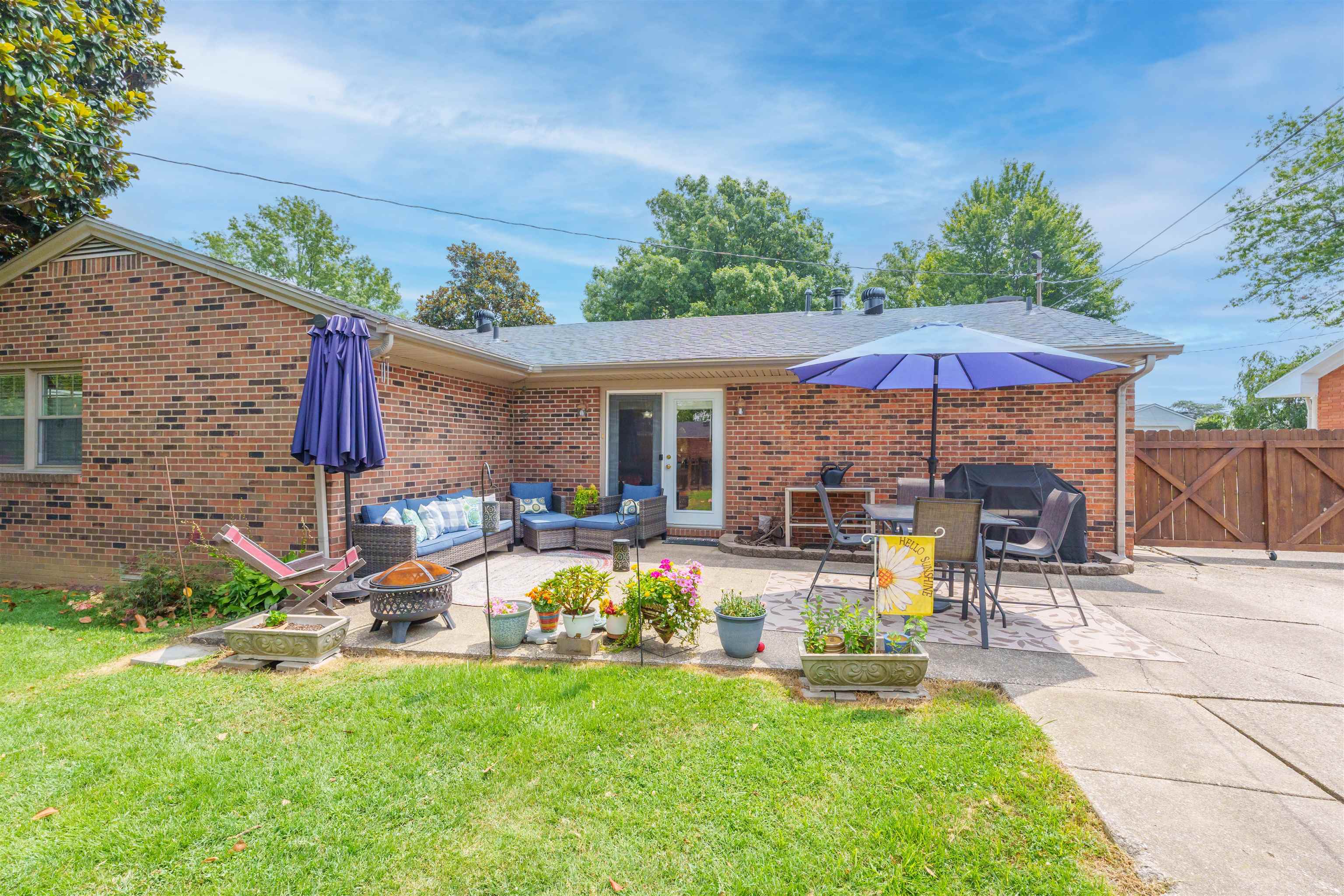 3204 Queens Way, Owensboro, Kentucky 42301, 3 Bedrooms Bedrooms, ,2 BathroomsBathrooms,Single Family Residence,For Sale,Queens Way,90231