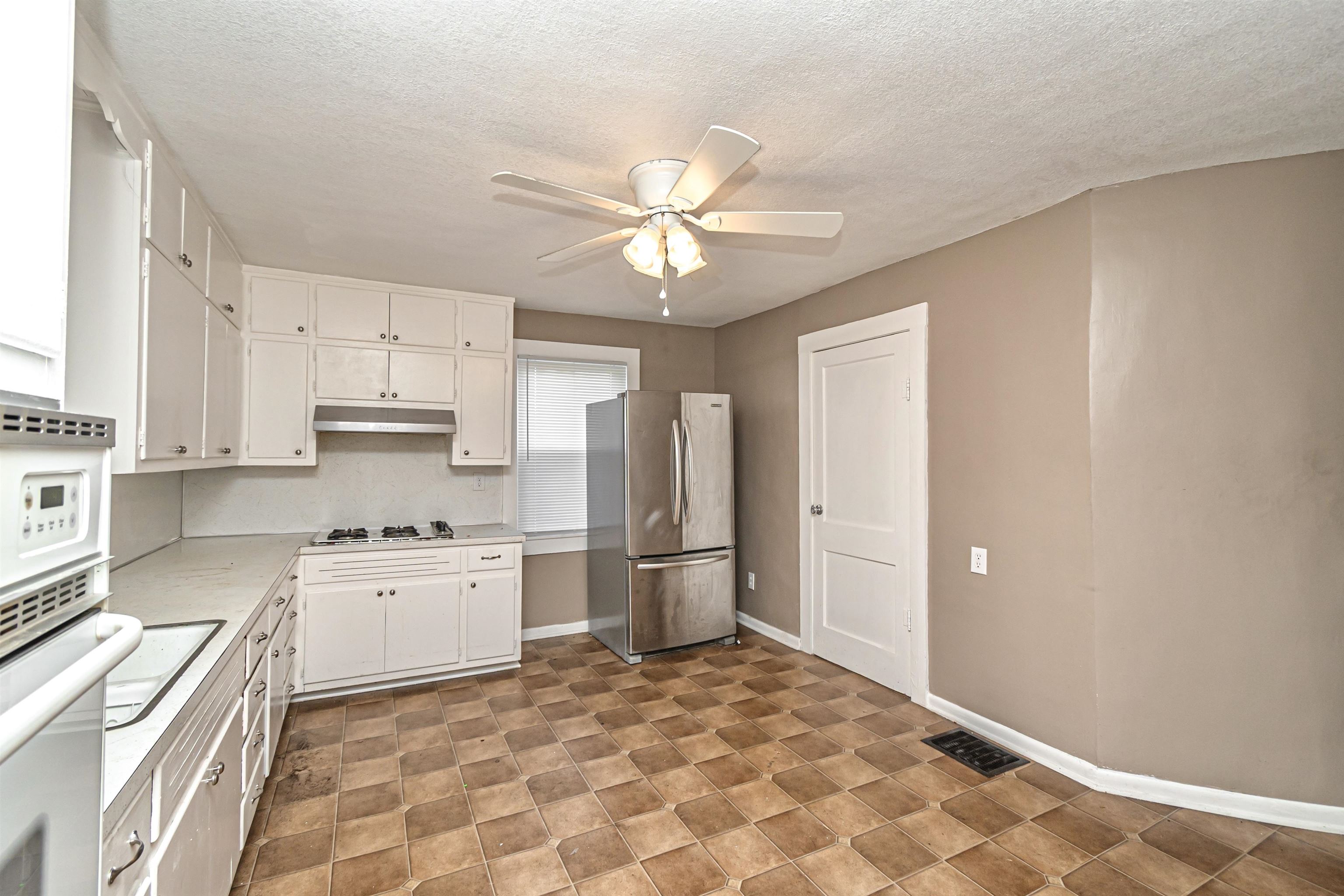 230 Byers Avenue, Owensboro, Kentucky 42303, 4 Bedrooms Bedrooms, ,2 BathroomsBathrooms,Single Family Residence,For Sale,Byers Avenue,90236