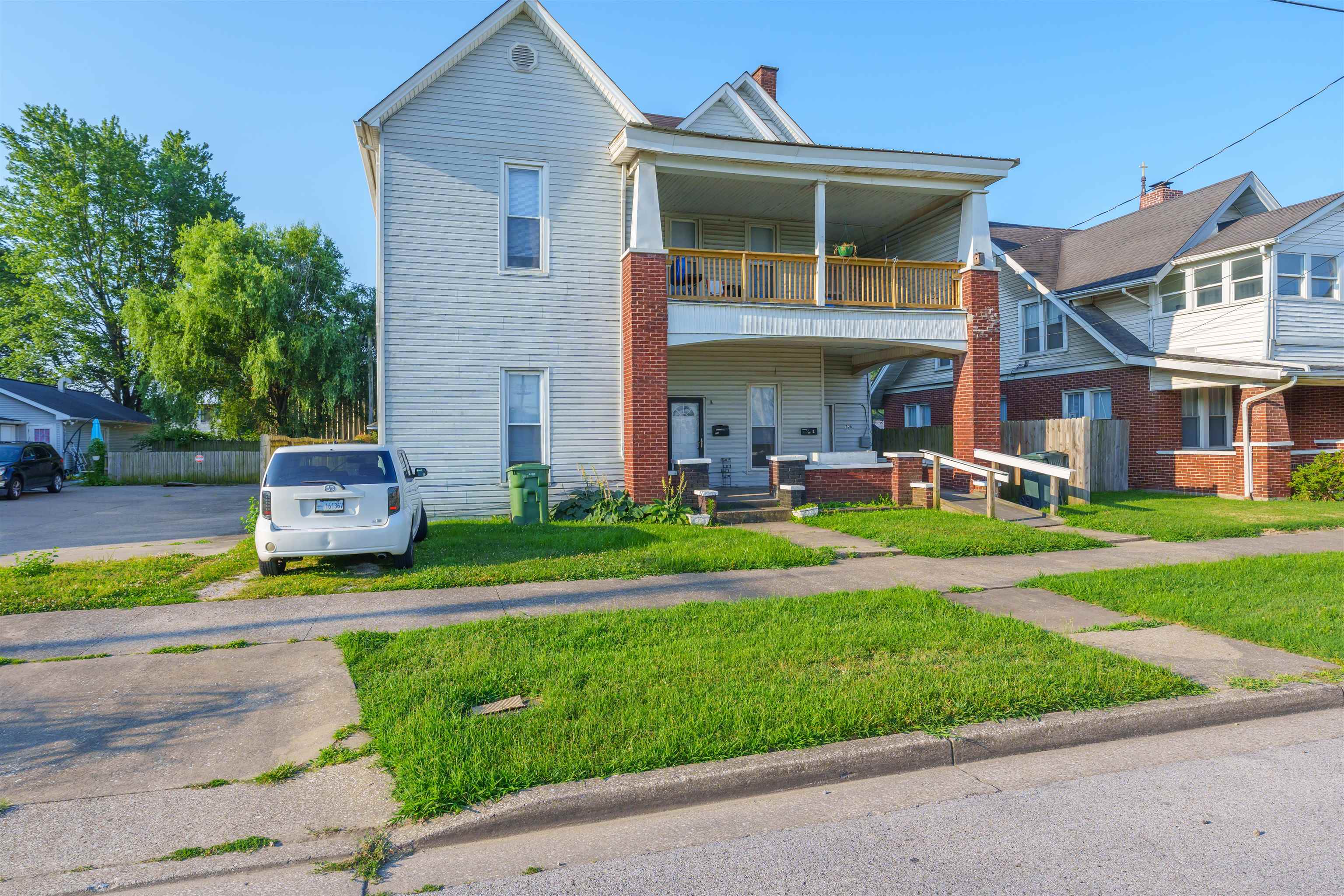 706 3rd St., Owensboro, Kentucky 42303, 4 Bedrooms Bedrooms, ,2 BathroomsBathrooms,Duplex,For Sale,3rd St.,90239