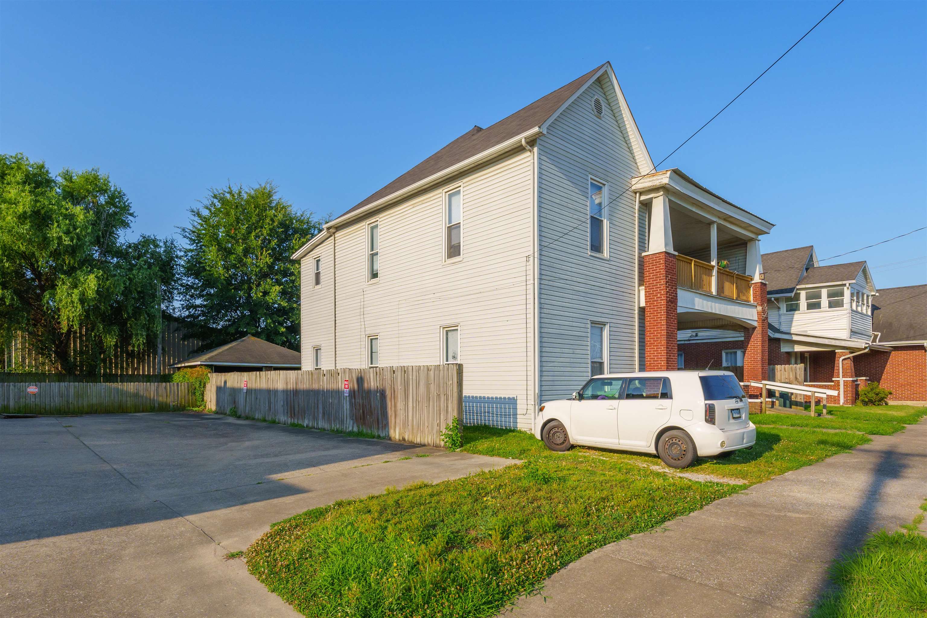 706 3rd St., Owensboro, Kentucky 42303, 4 Bedrooms Bedrooms, ,2 BathroomsBathrooms,Duplex,For Sale,3rd St.,90239
