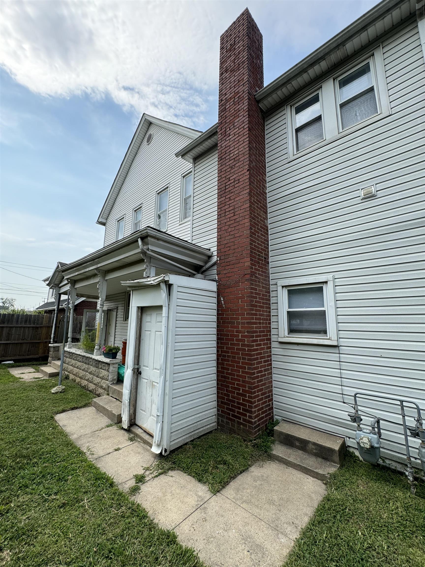 706 3rd St., Owensboro, Kentucky 42303, 4 Bedrooms Bedrooms, ,2 BathroomsBathrooms,Duplex,For Sale,3rd St.,90239