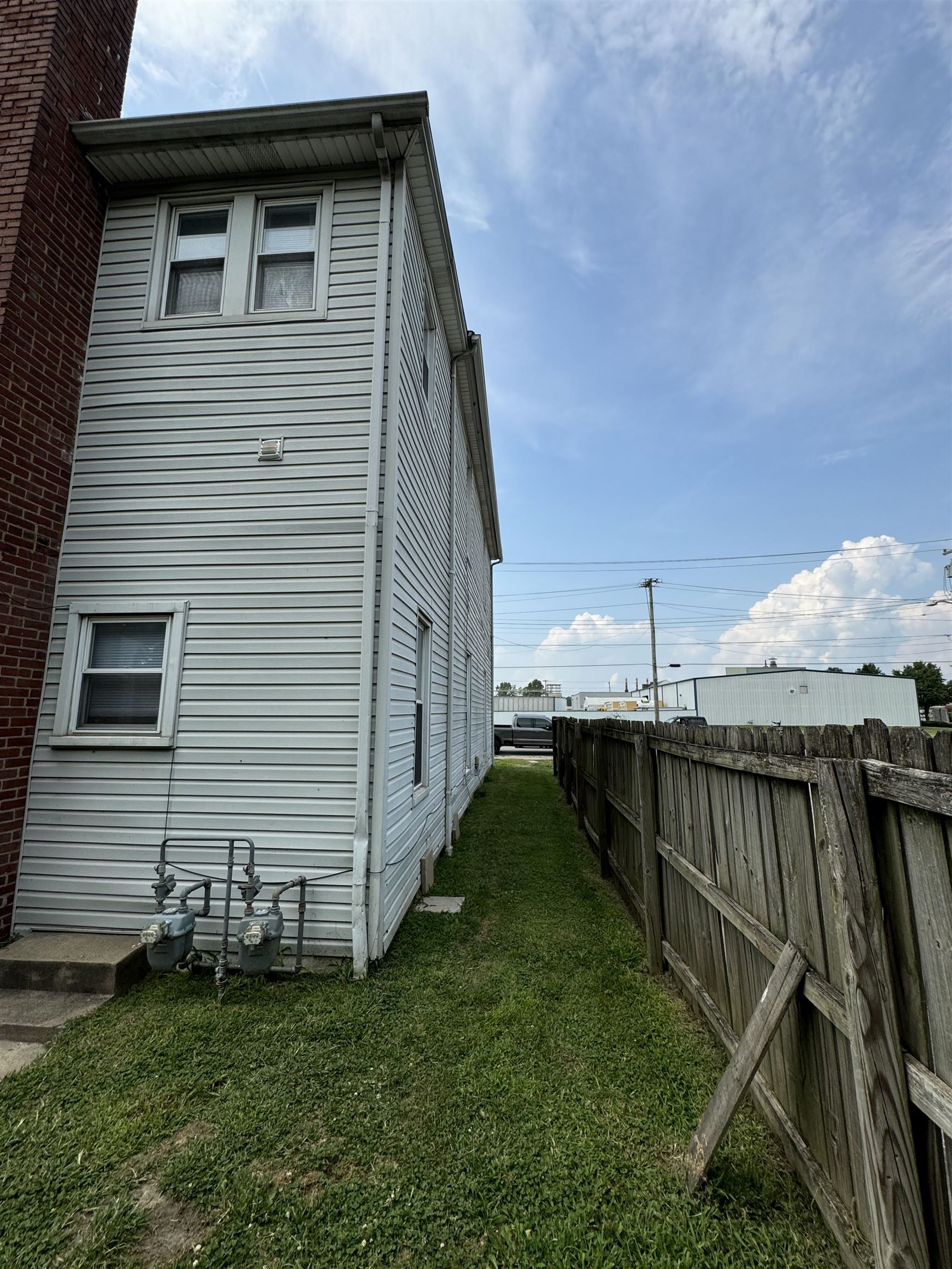 706 3rd St., Owensboro, Kentucky 42303, 4 Bedrooms Bedrooms, ,2 BathroomsBathrooms,Duplex,For Sale,3rd St.,90239