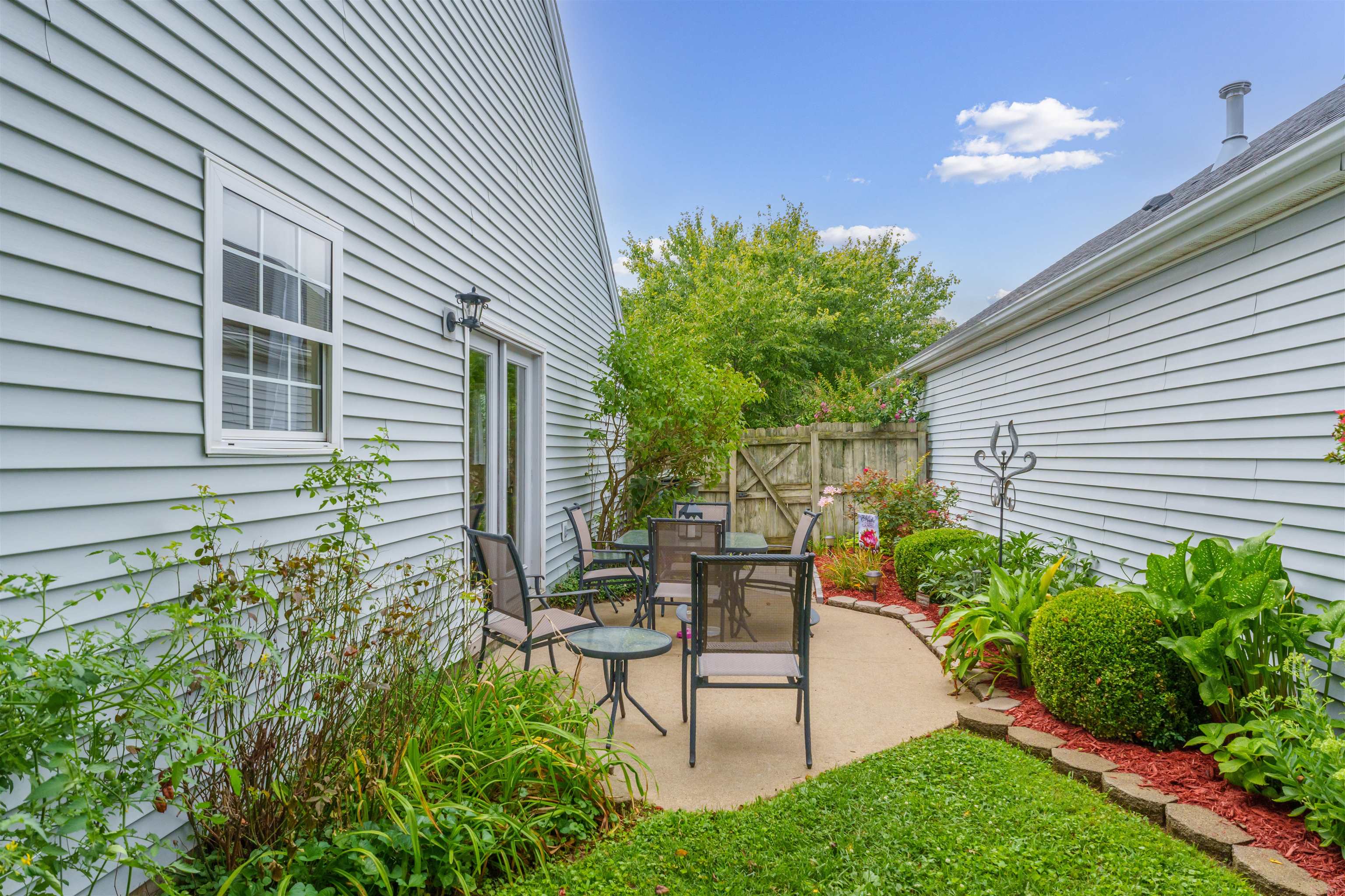 2537 Lake Pointe, Owensboro, Kentucky 42301, 2 Bedrooms Bedrooms, ,1 BathroomBathrooms,Single Family Residence,For Sale,Lake Pointe,90247