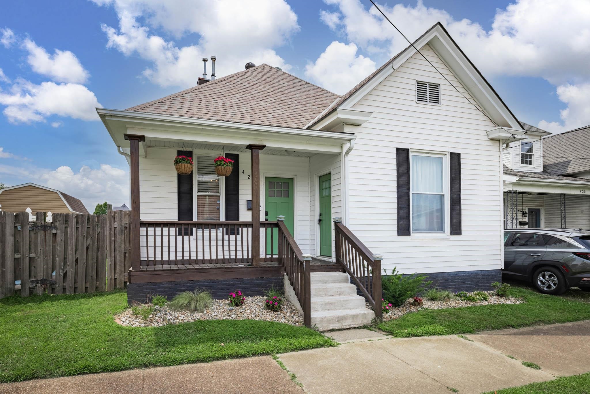 422 Clay Street, Owensboro, Kentucky 42303, 2 Bedrooms Bedrooms, ,1 BathroomBathrooms,Single Family Residence,For Sale,Clay Street,90249