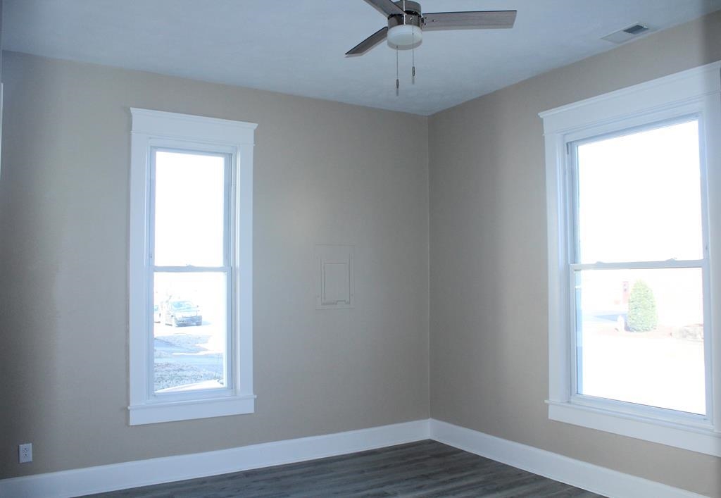 422 Clay Street, Owensboro, Kentucky 42303, 2 Bedrooms Bedrooms, ,1 BathroomBathrooms,Single Family Residence,For Sale,Clay Street,90249