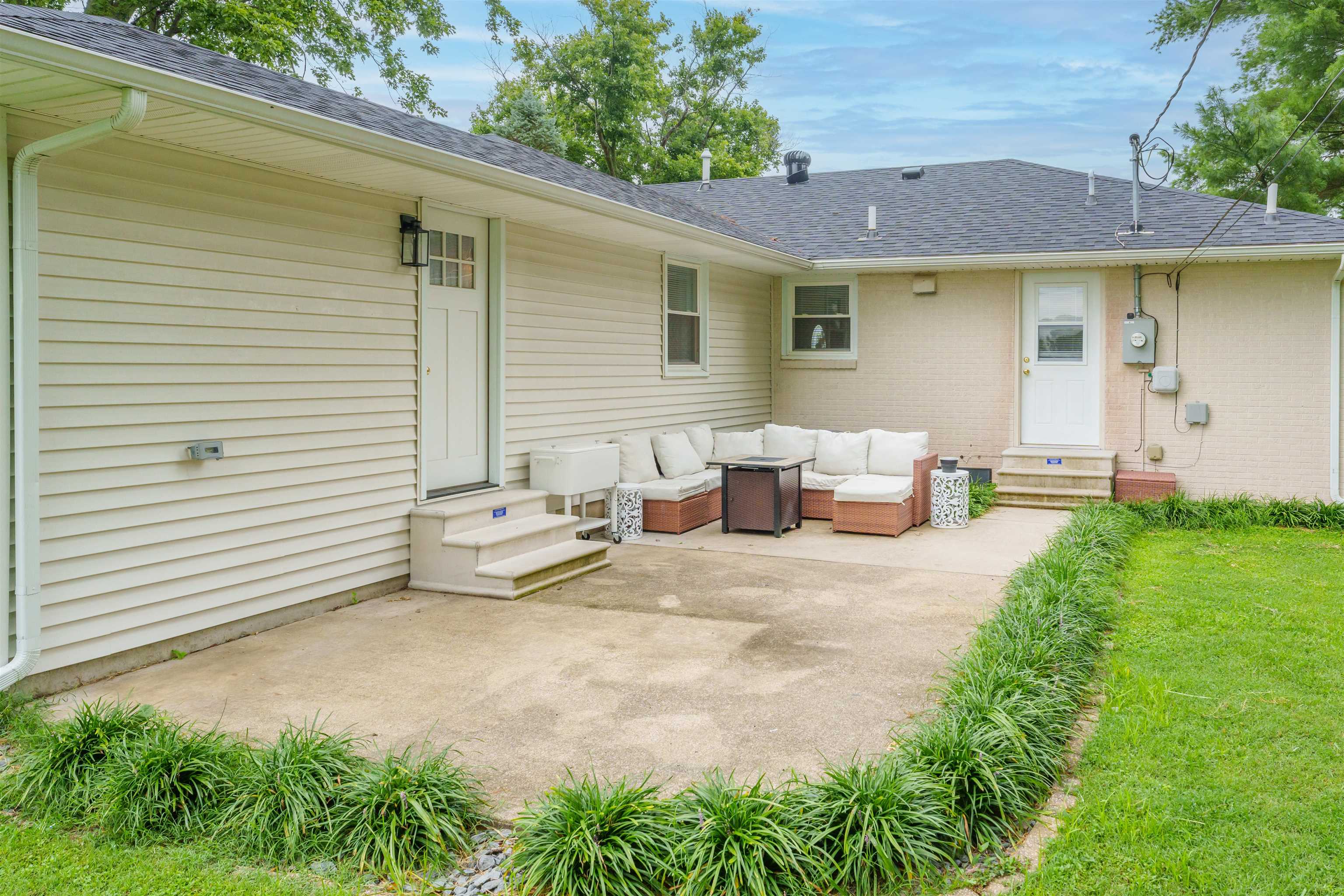 5136 West 5th Street Road, Owensboro, Kentucky 42301, 3 Bedrooms Bedrooms, ,2 BathroomsBathrooms,Single Family Residence,For Sale,West 5th Street Road,90250