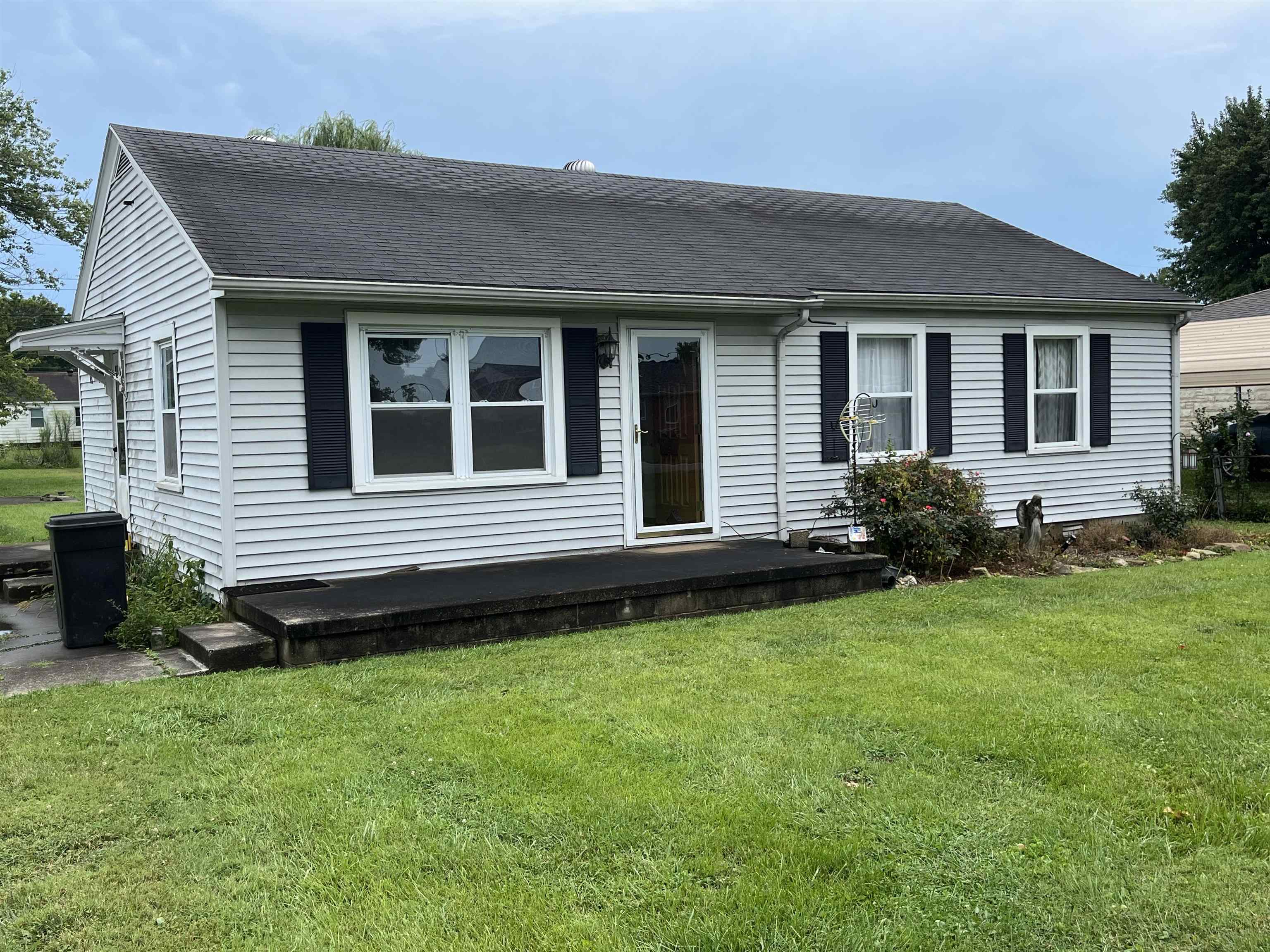 4832 Grandview Dr., Owensboro, Kentucky 42303, 3 Bedrooms Bedrooms, ,1 BathroomBathrooms,Single Family Residence,For Sale,Grandview Dr.,90252