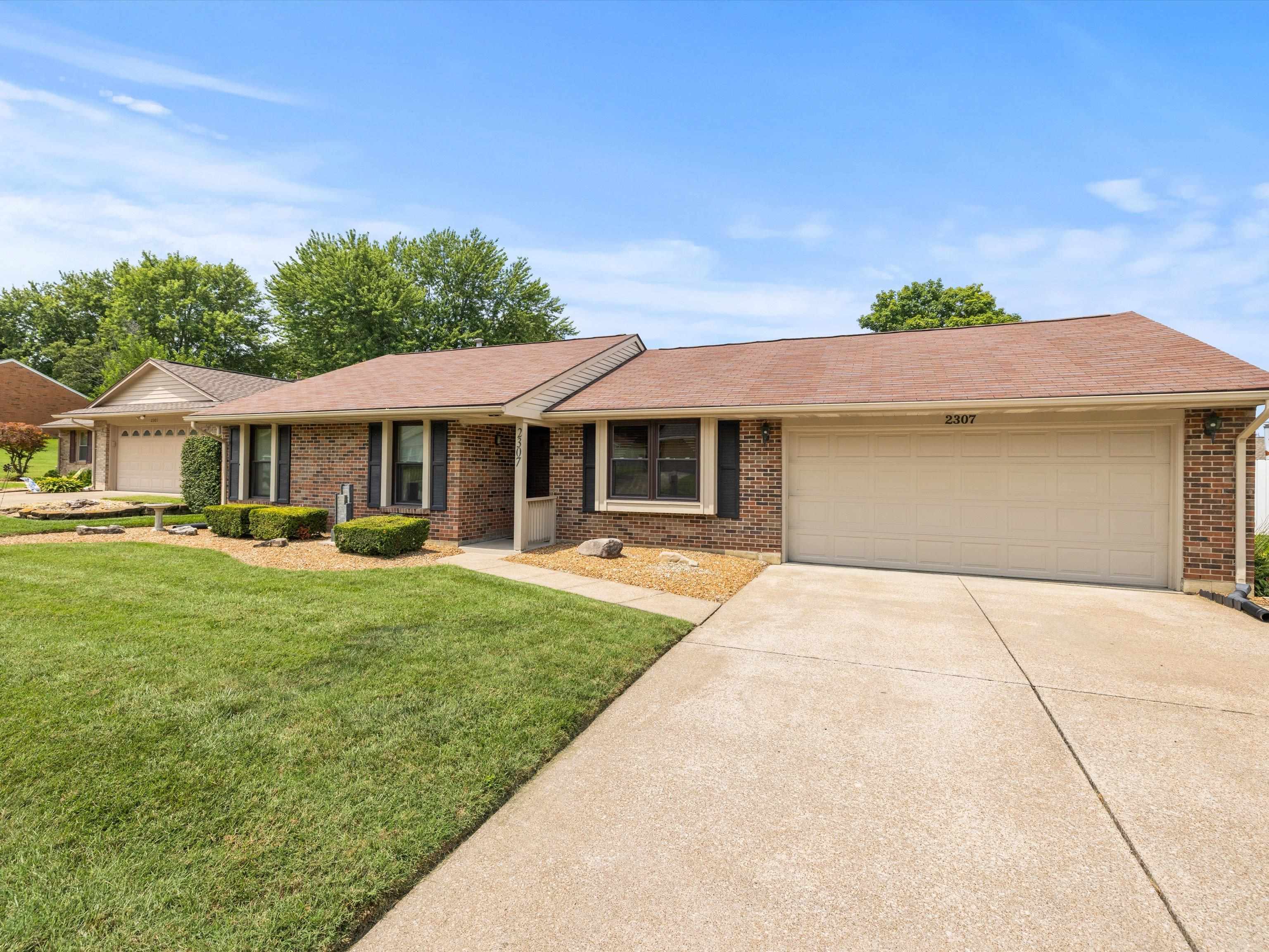2307 Landsdowne, Owensboro, Kentucky 42303-1944, 3 Bedrooms Bedrooms, ,1 BathroomBathrooms,Single Family Residence,For Sale,Landsdowne,90260