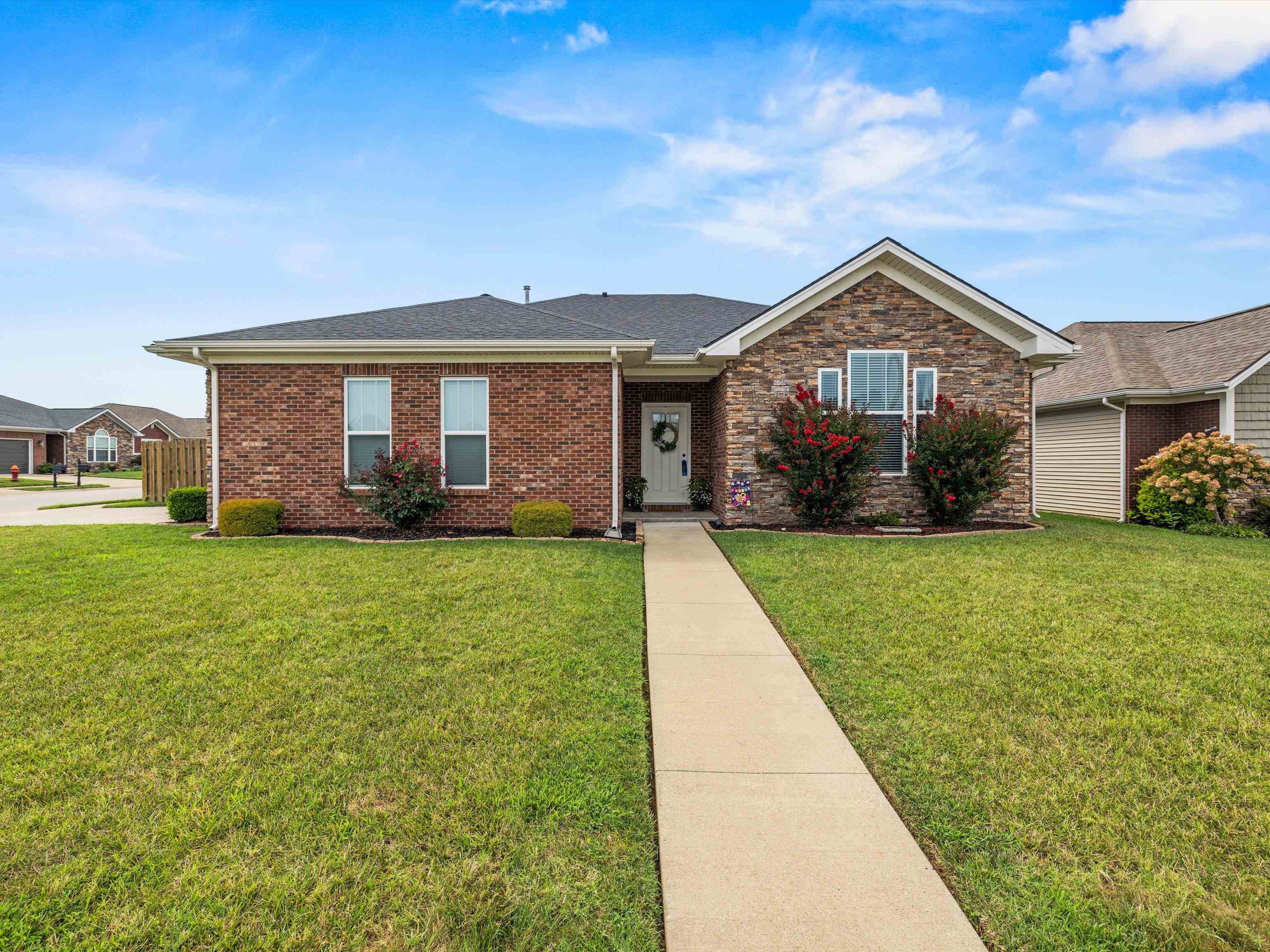 5105 Garnet Court, Owensboro, Kentucky 42303, 4 Bedrooms Bedrooms, ,2 BathroomsBathrooms,Single Family Residence,For Sale,Garnet Court,90264
